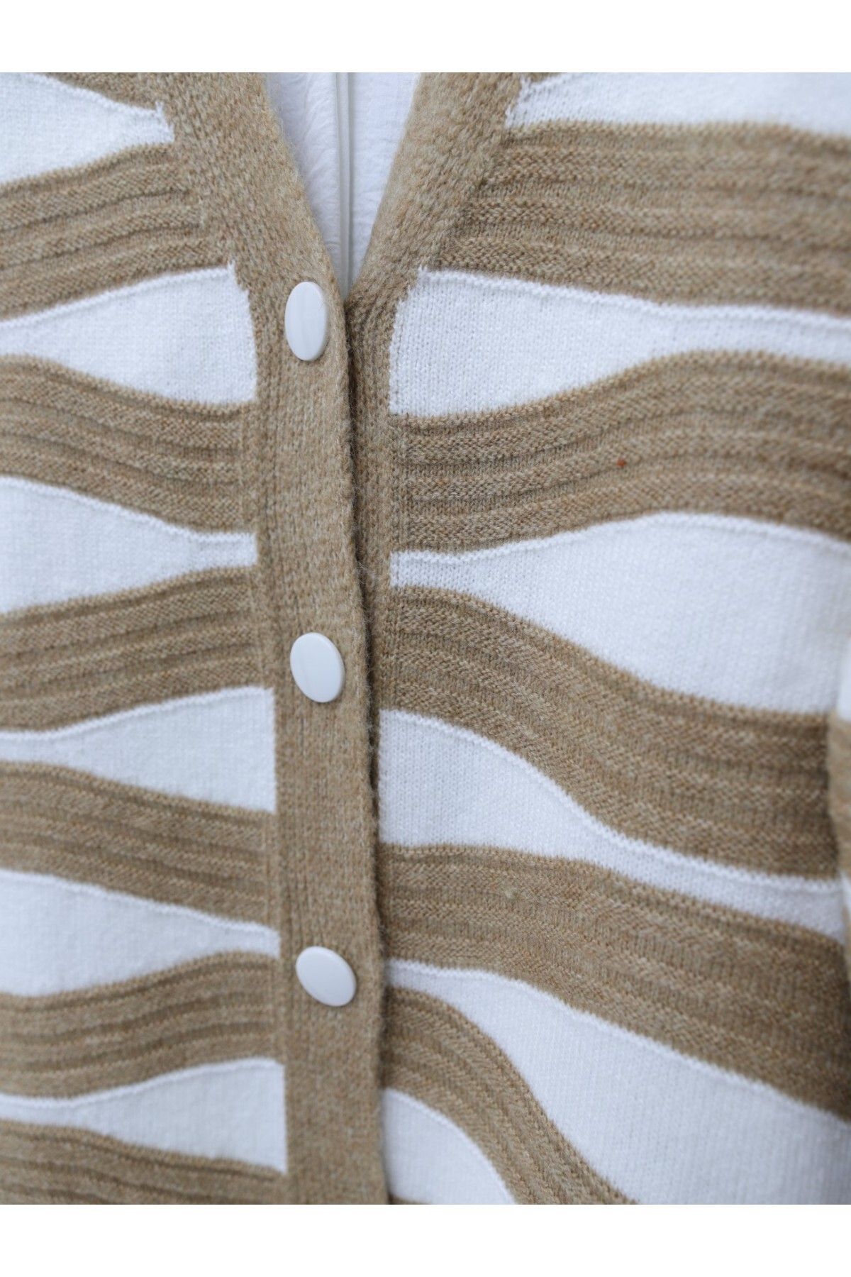 Modamorfo-Wave Pattern Buttoned Soft Knitwear Cardigan - Mink 2