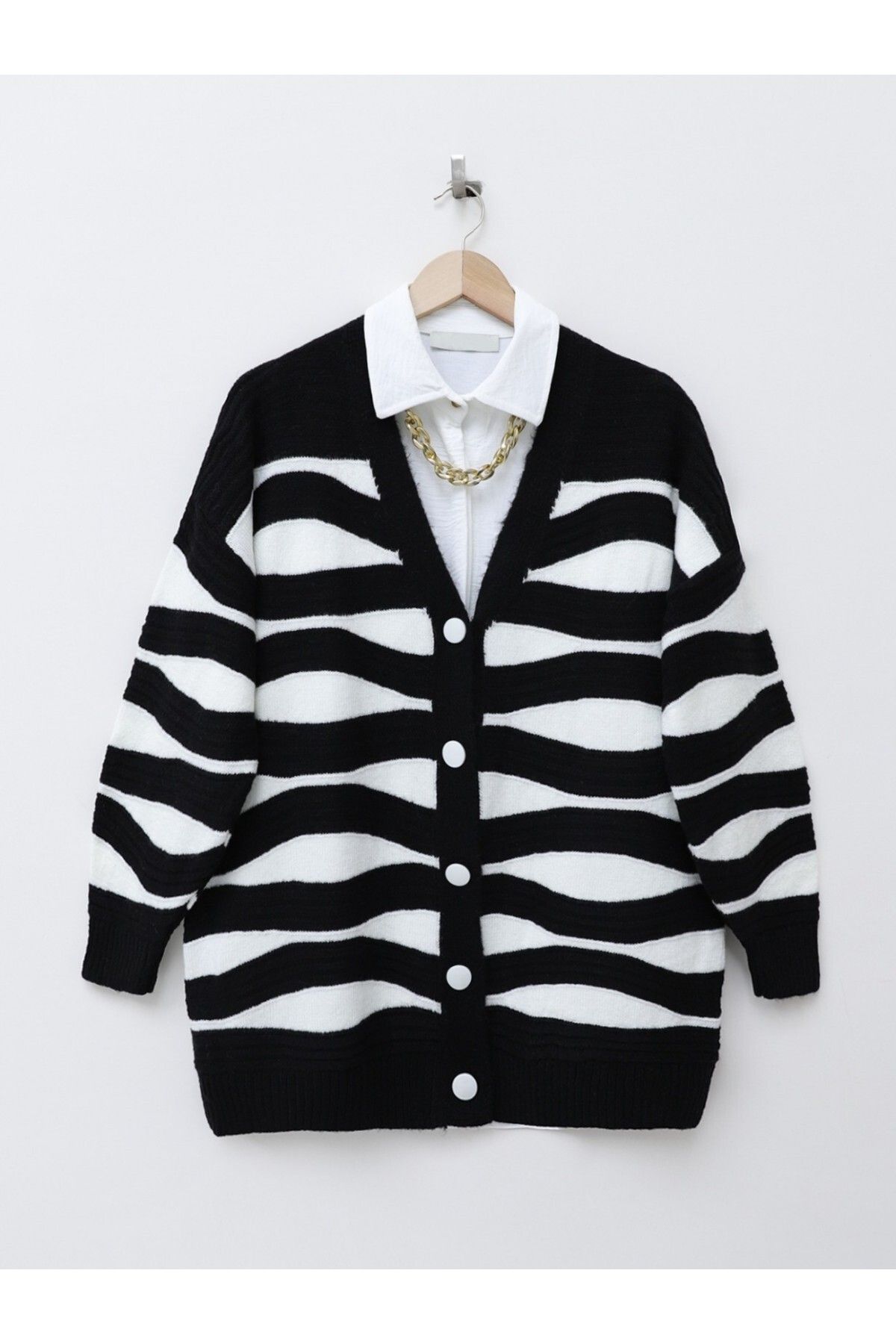 Modamorfo-Wave Pattern Buttoned Soft Knitwear Cardigan - Black 1