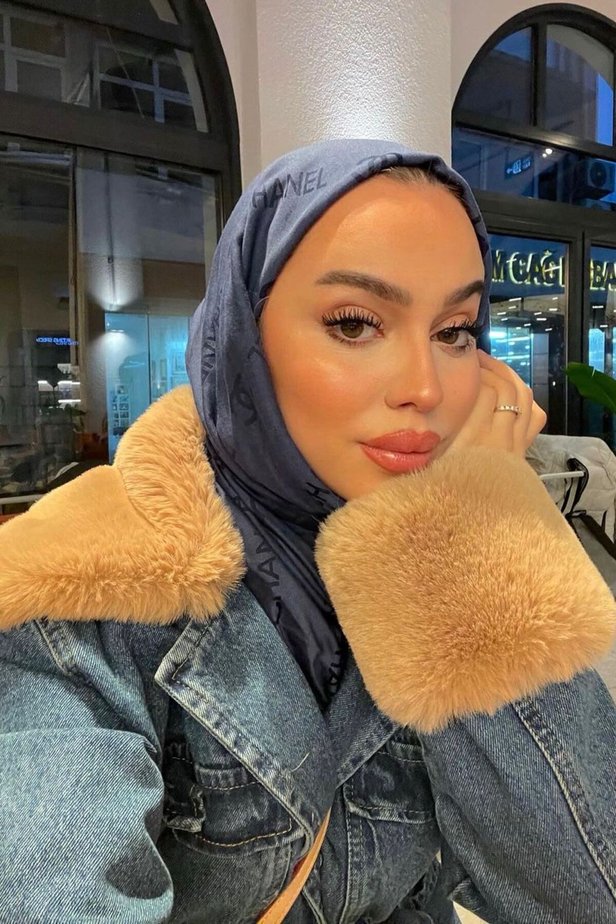 TUBA SÖZEN BUTİK  Kürklü Denim Ceket - Görsel 4