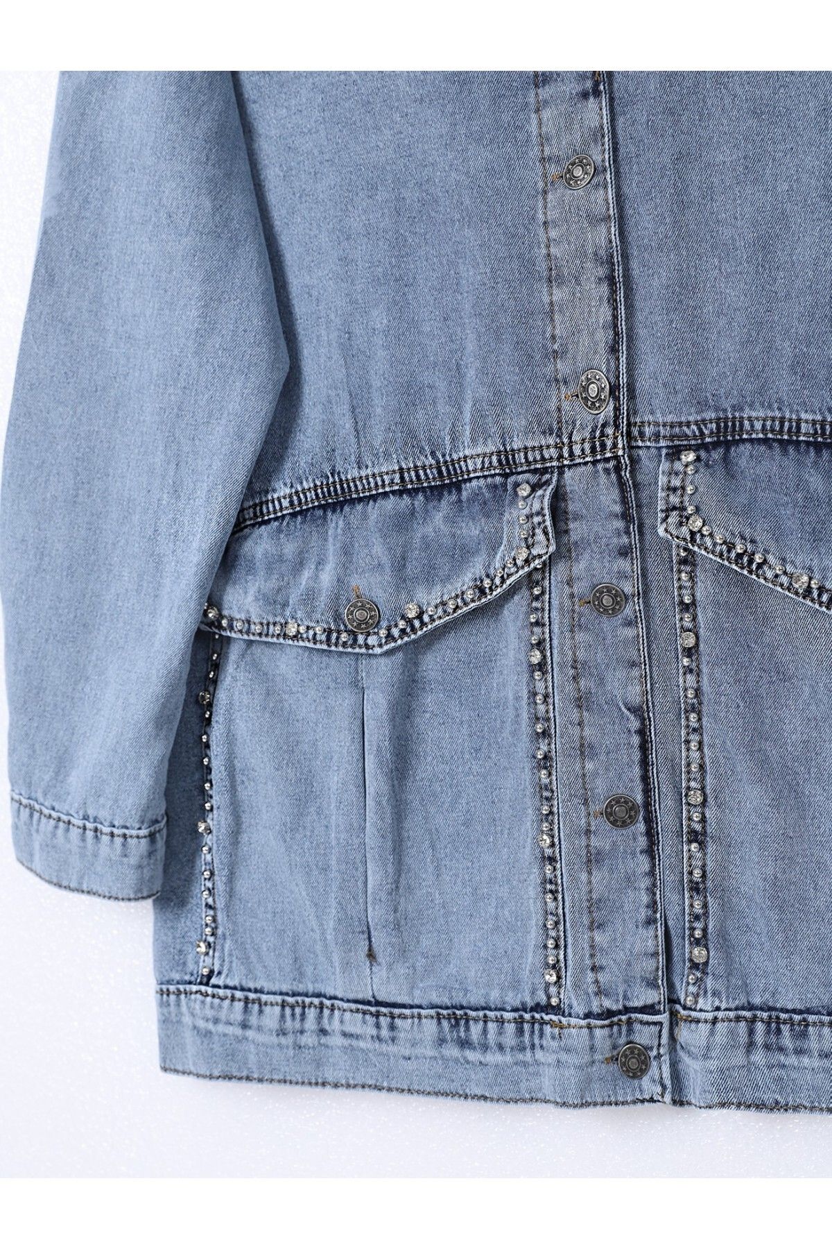 Modamorfo-Eisblaue Jeansjacke mit Steinstickerei 3