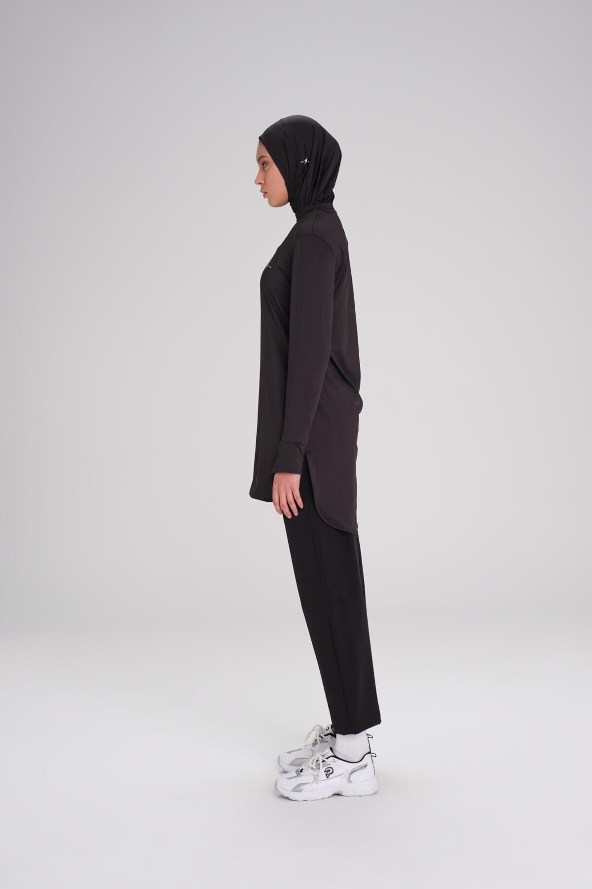 تي شيرت تدريب حجاب أسود بأكمام طويلة ورقبة دائرية...