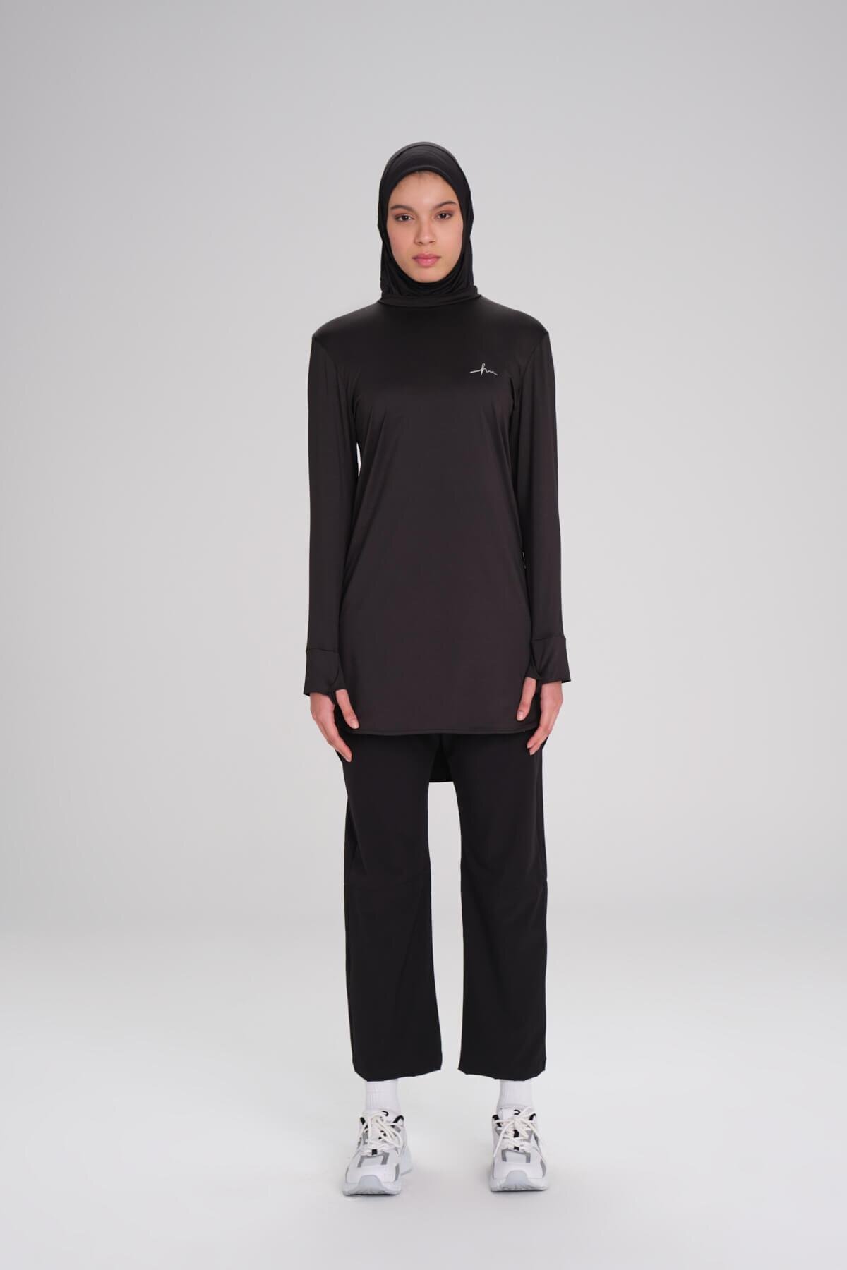 تي شيرت تدريب حجاب أسود بأكمام طويلة ورقبة دائرية...