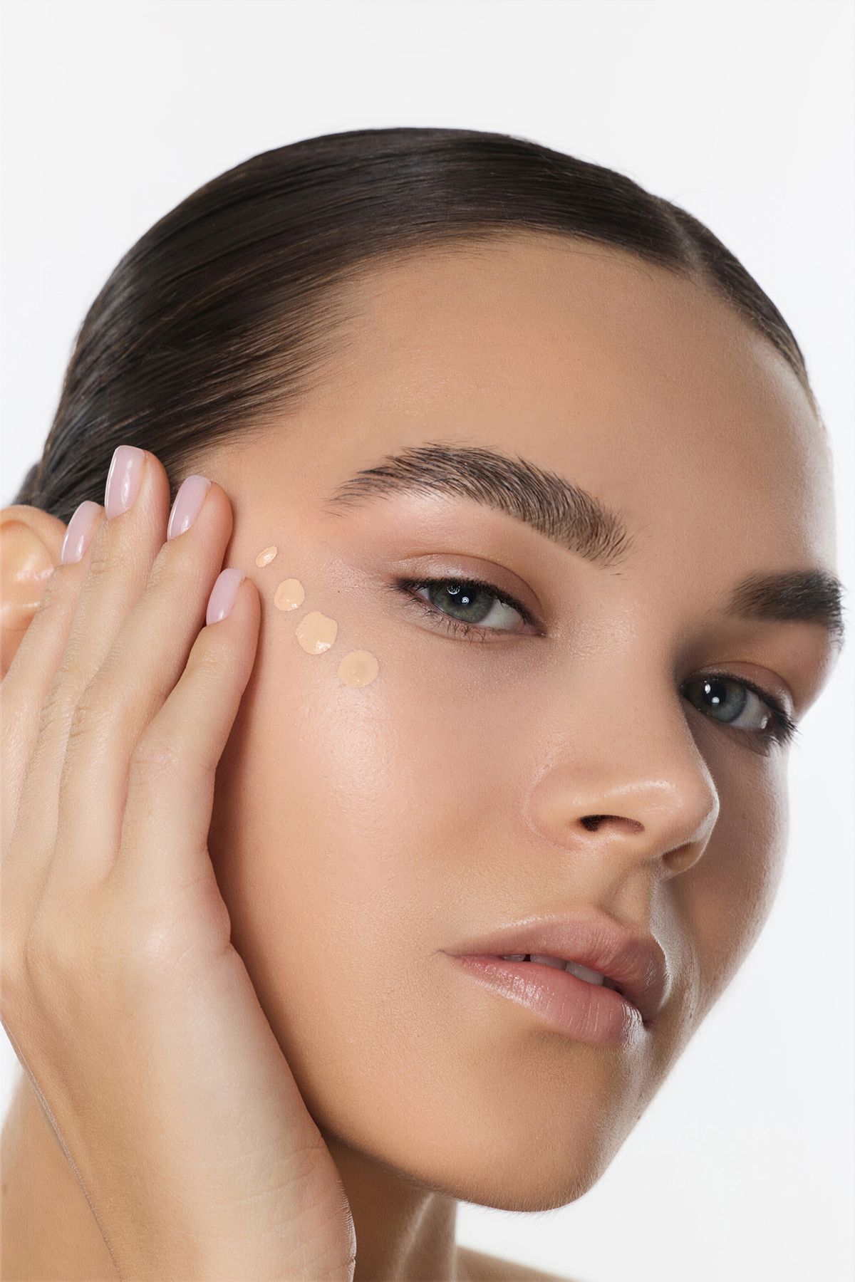 Trendyolmilla Beauty-Glänzender Koffein- und feuchtigkeitsspendender Concealer – Fair-301 TKZAW25KT00001 7