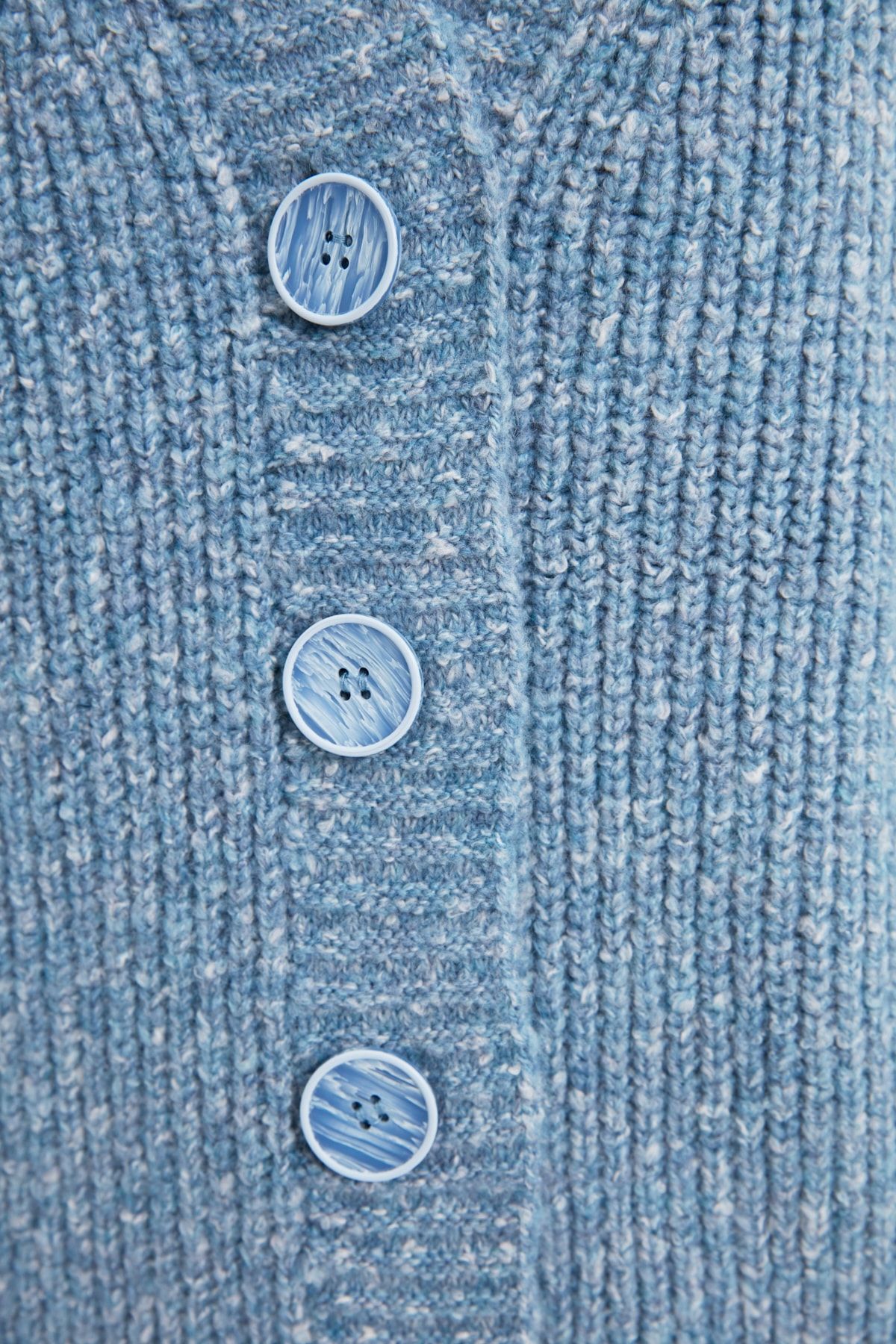 Trendyol Modest-Cardigan moale tricotat cu decolteu în V cu nasturi albastru TCTAW22HI0397 4