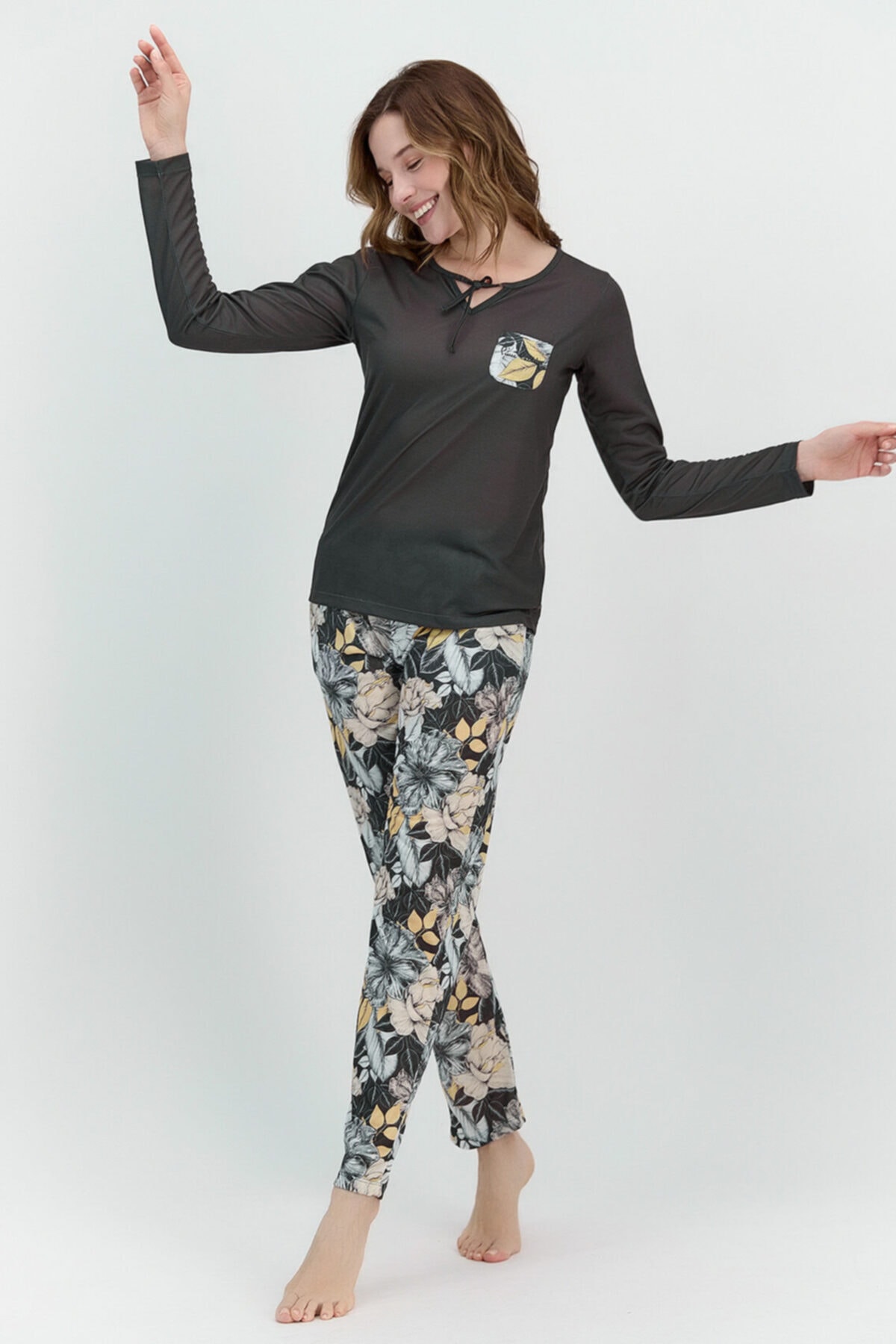 Pierre Cardin Yaprak Desenli Siyah Kadın Cep Detaylı Pijama Takımı