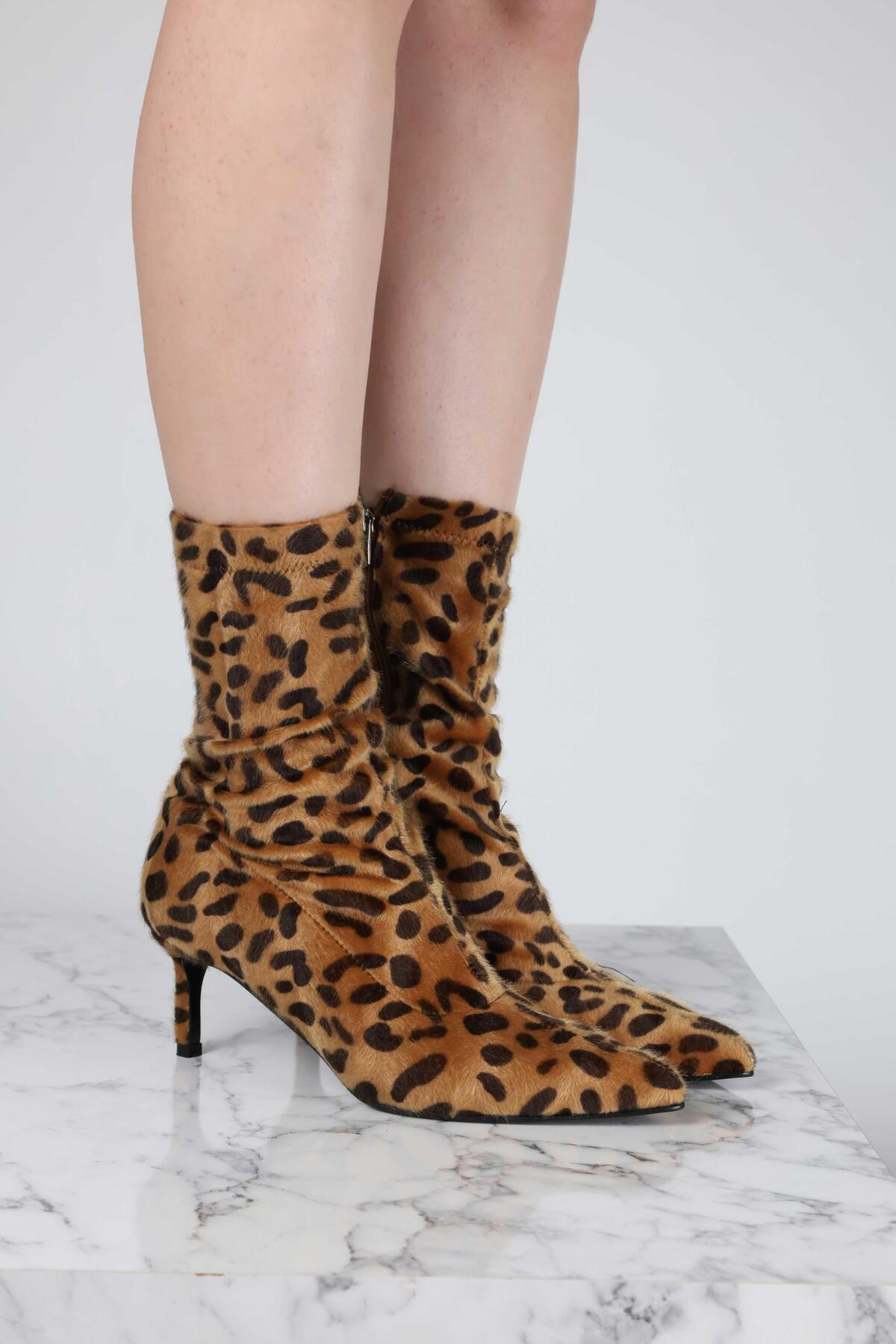 Sibel Durmaz-حذاء Loli Leopard Thai Feather بمقدمة مدببة 2