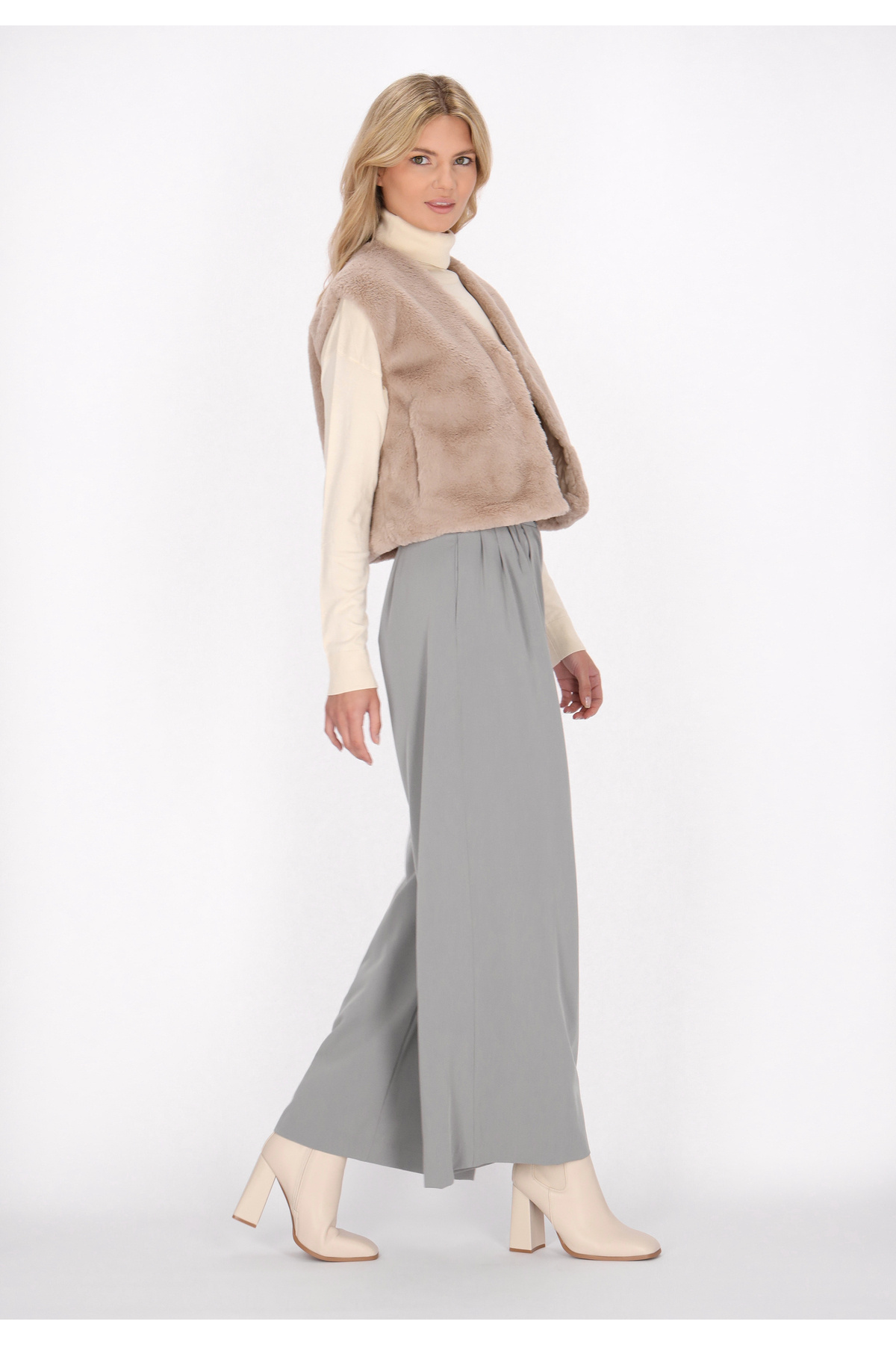 usha white label-vest 1
