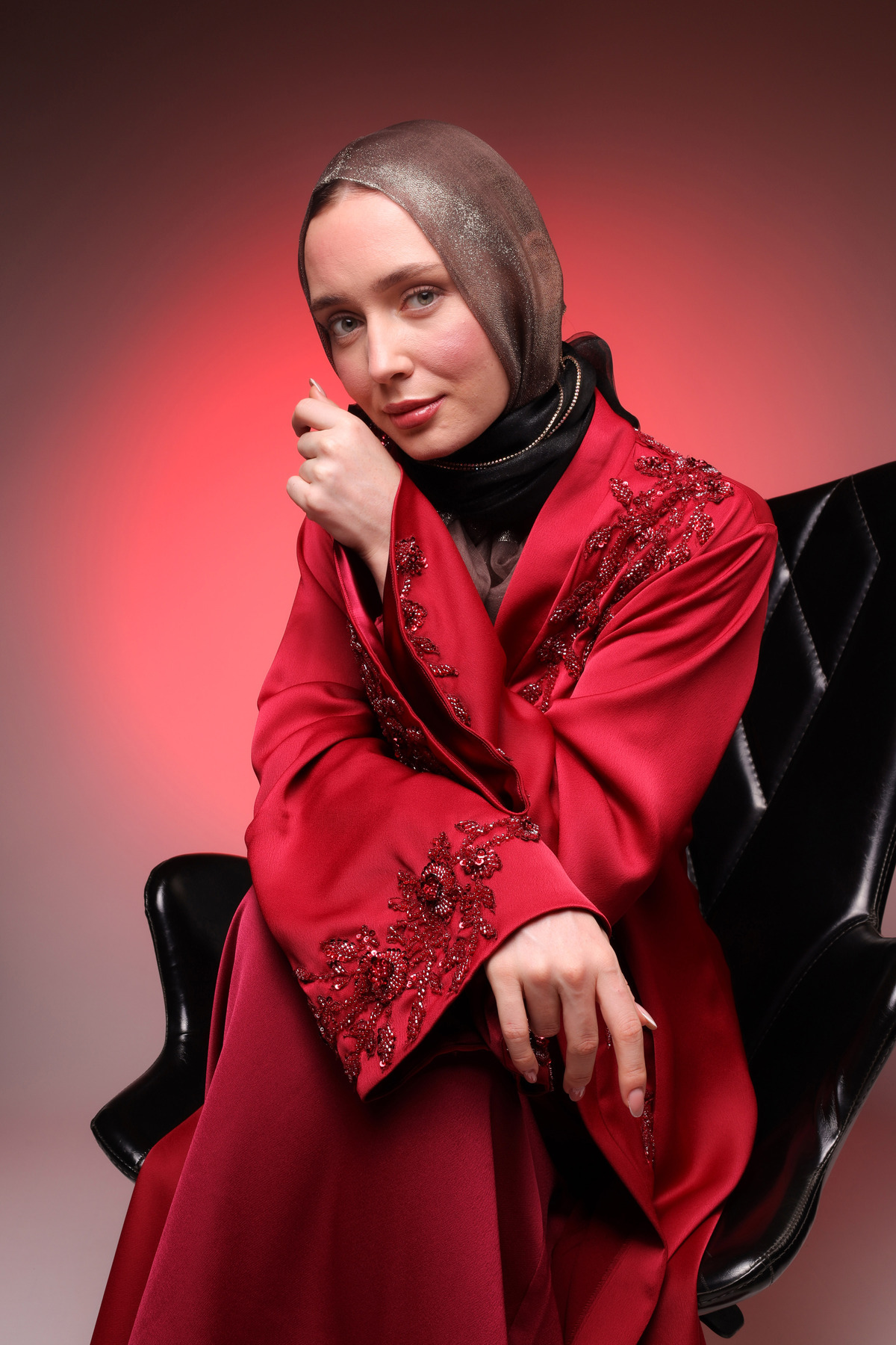 HARİKA WEAR-عباية هينا نايت الخاصة باللون الأحمر المطرزة - موديل أنيق فاخر 6