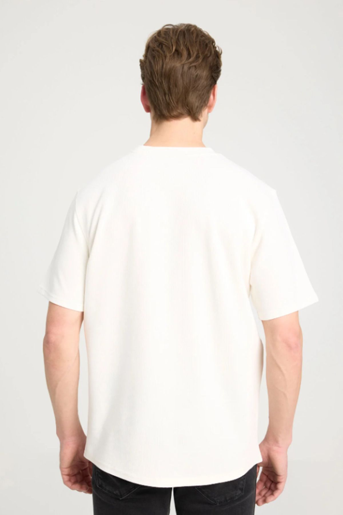 تی شرت مردانه W241404104 ECRU به طور منظم متناسب با برش گاه دوچرخه یقه Wrangler
