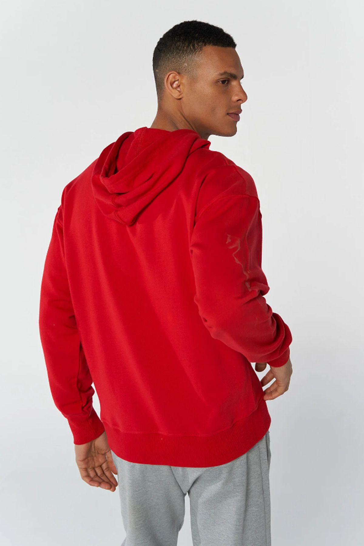 سویشرت قرمز مردانه 921645 3658 عرق نر چاپی جلوی hummel