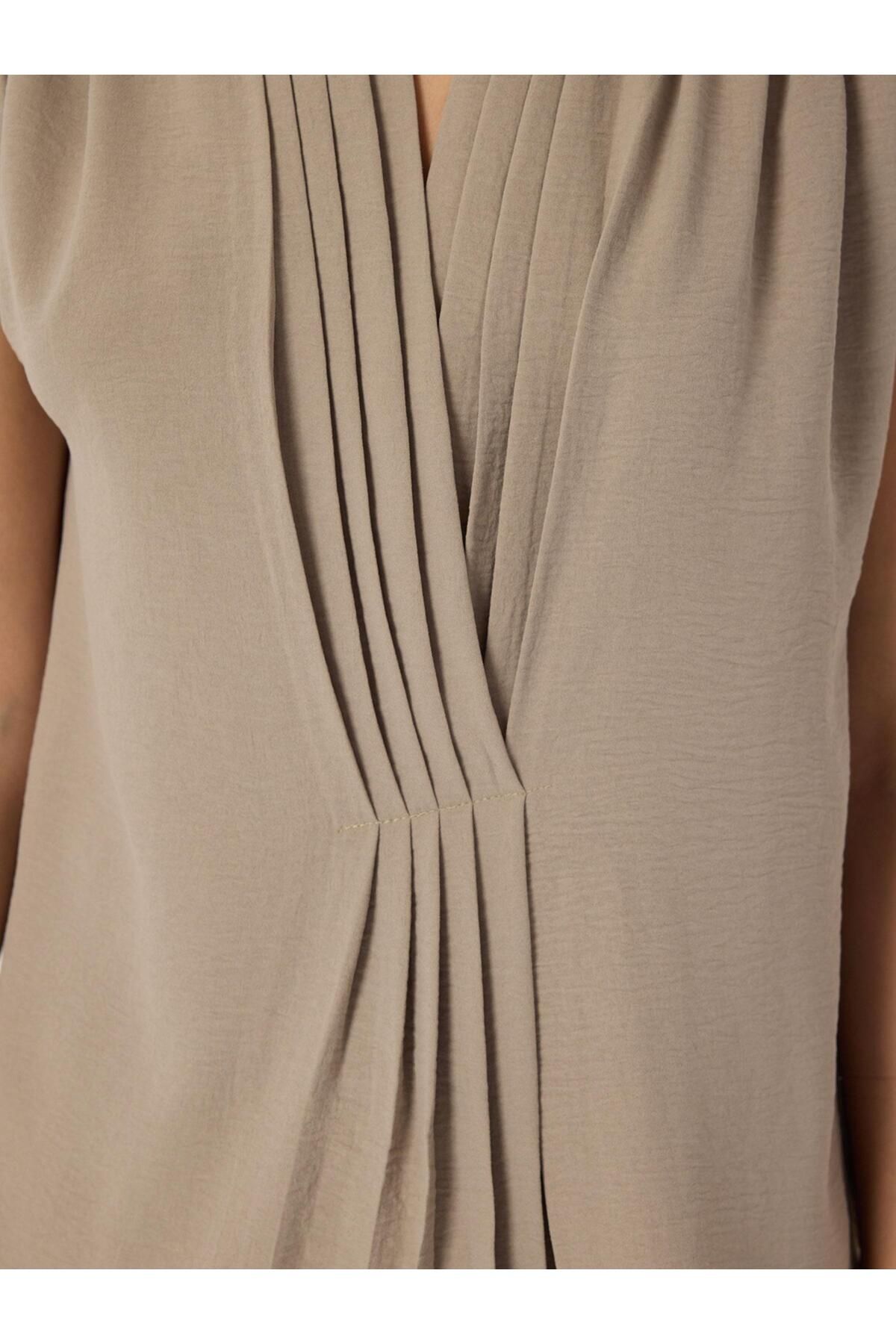 RİVUS-Gray V-Neck Pleated Sleeveless Blouse 3