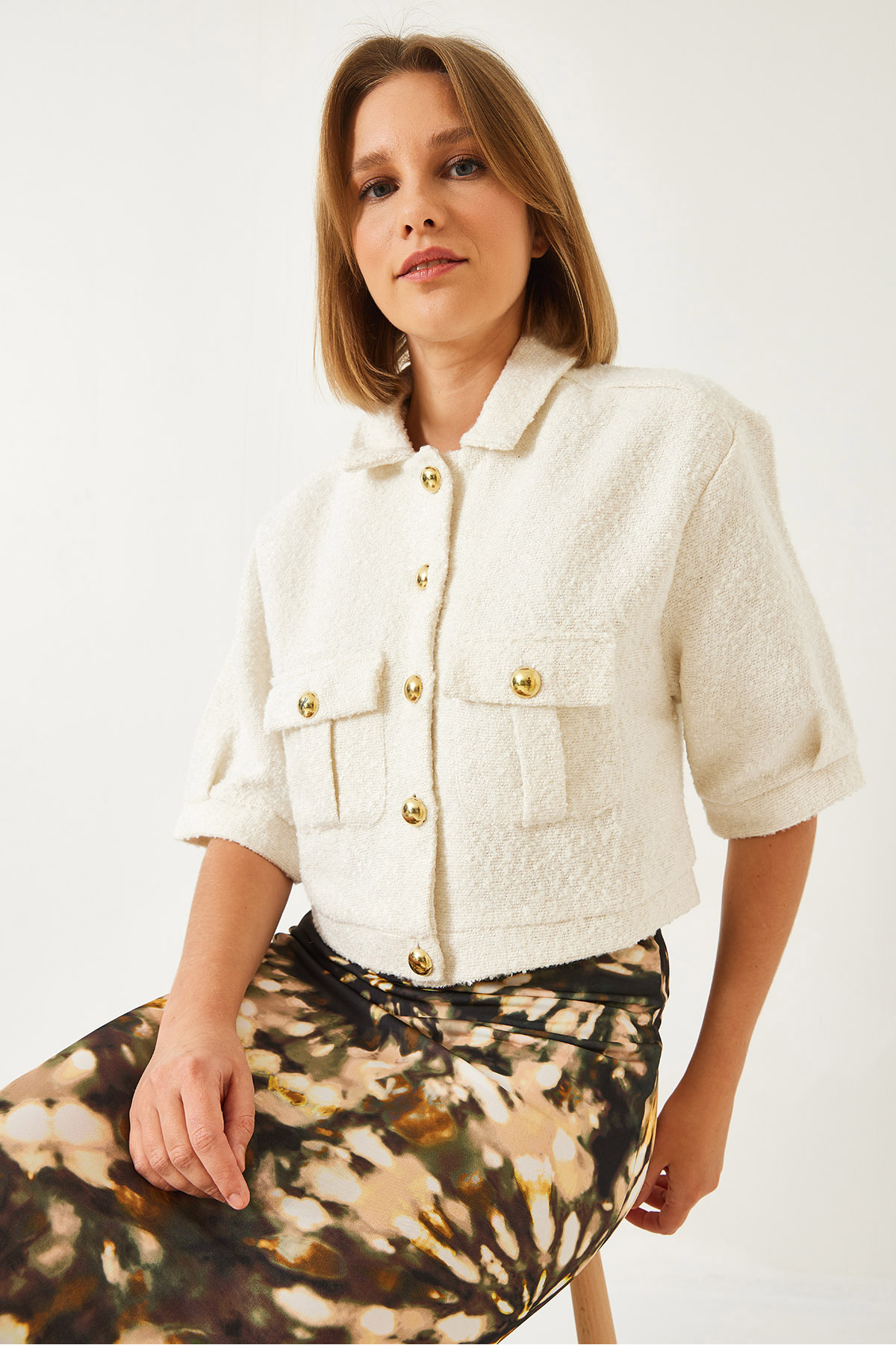 LUCCI Cropped Plush Buttoned Jacket with Shirt Collar 3
