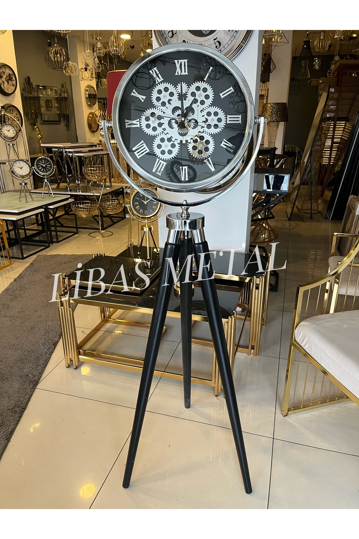 ساعت چرخ‌دنده‌ای پای سه‌پایه