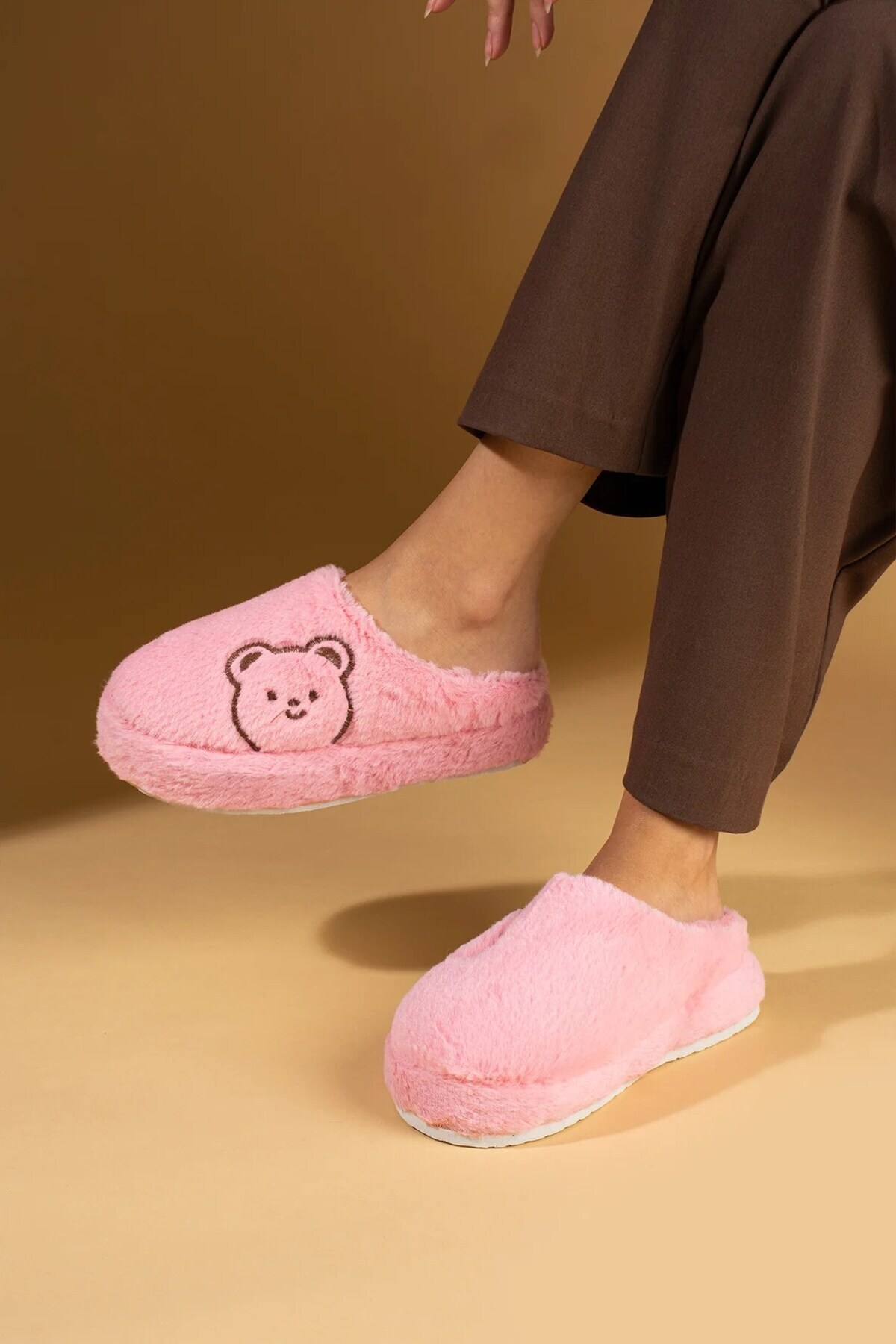 Sevimli Ayıcıklı Kaymaz Taban Peluş Pofuduk Kadın Ev Terliği Pembe