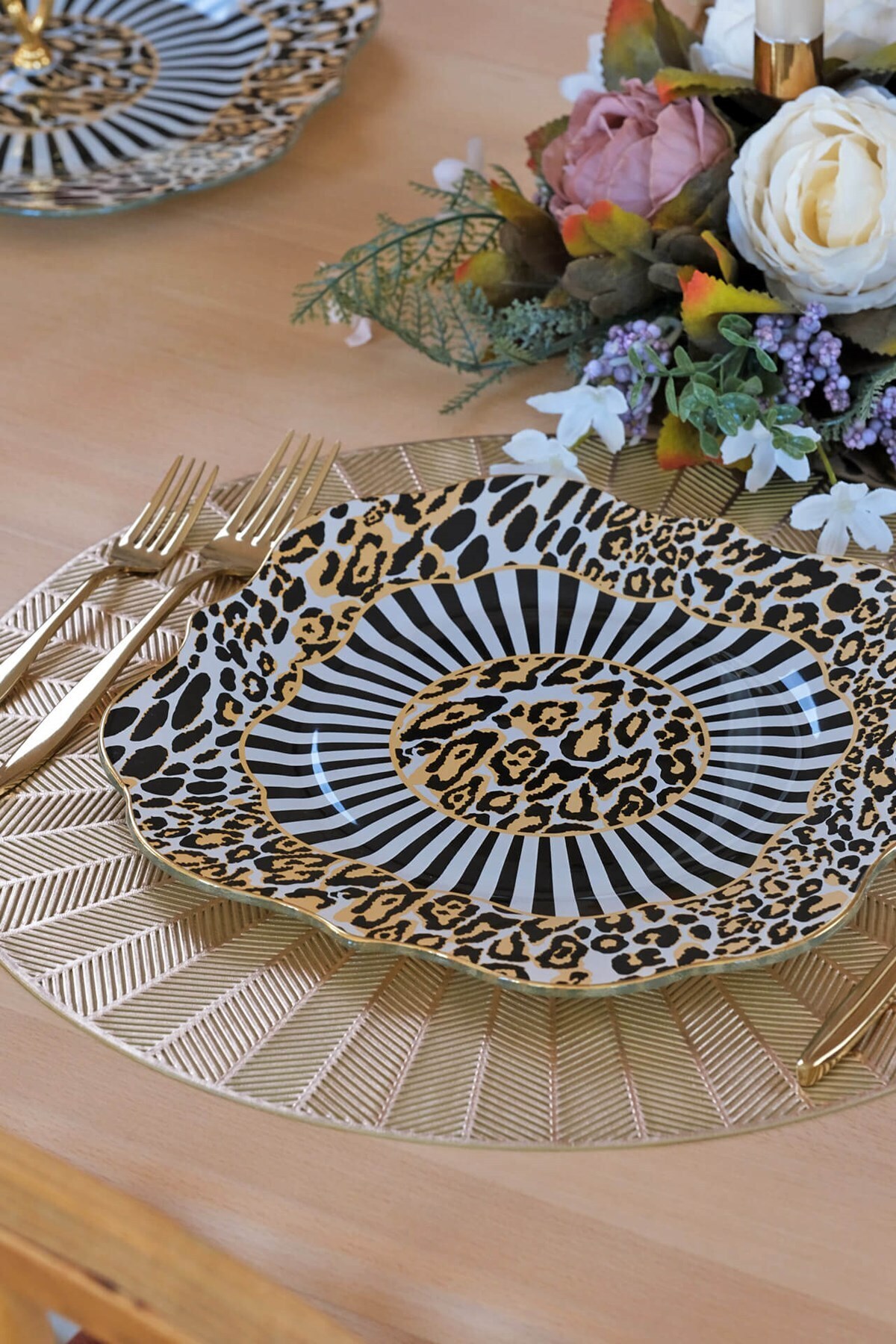 Glore-Leopard Gold Gilt Glass Serving Plate Set for 6 People 6
