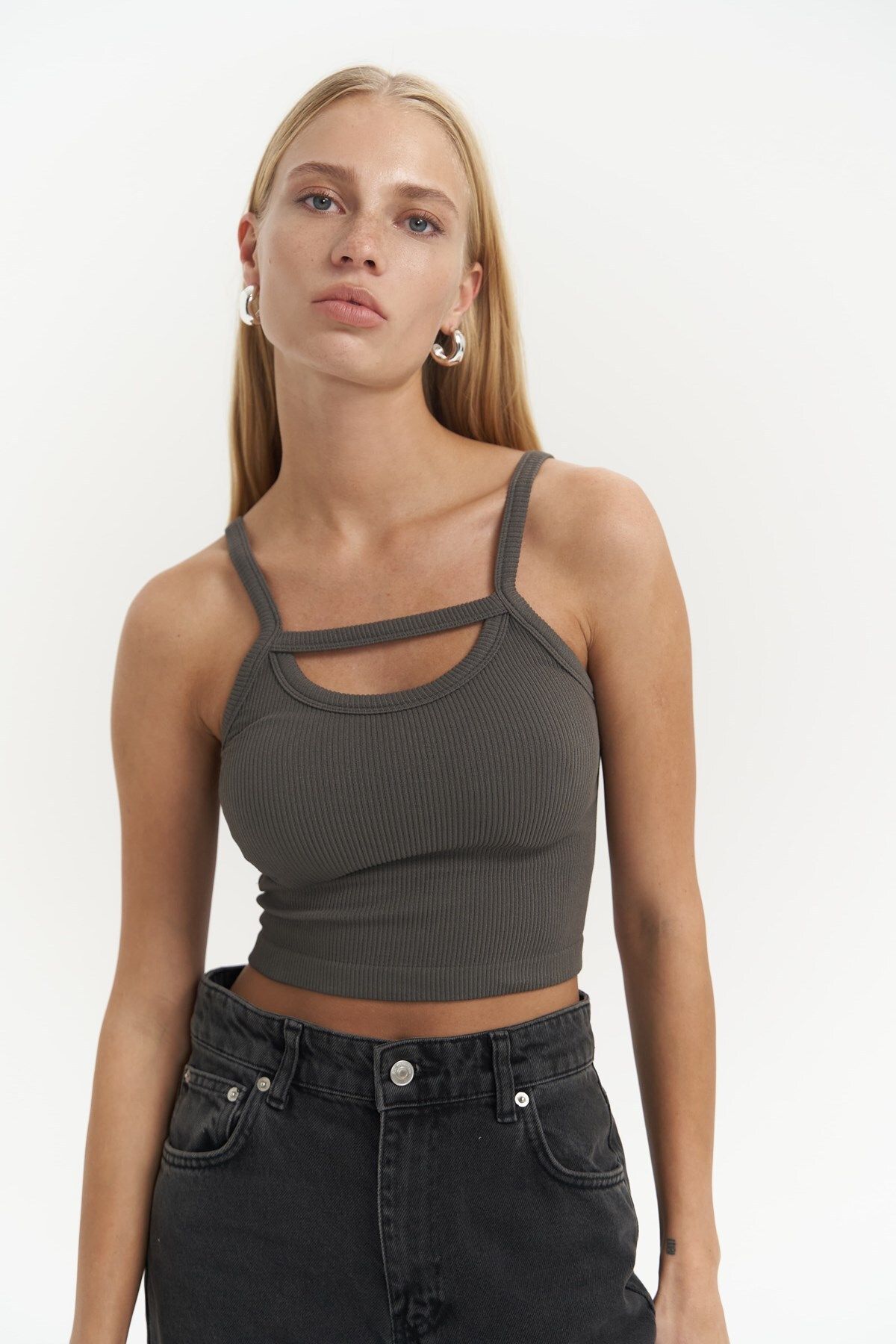 MAİ COLLECTİON-Noam Anthracite Front Detail Corded Crop 1