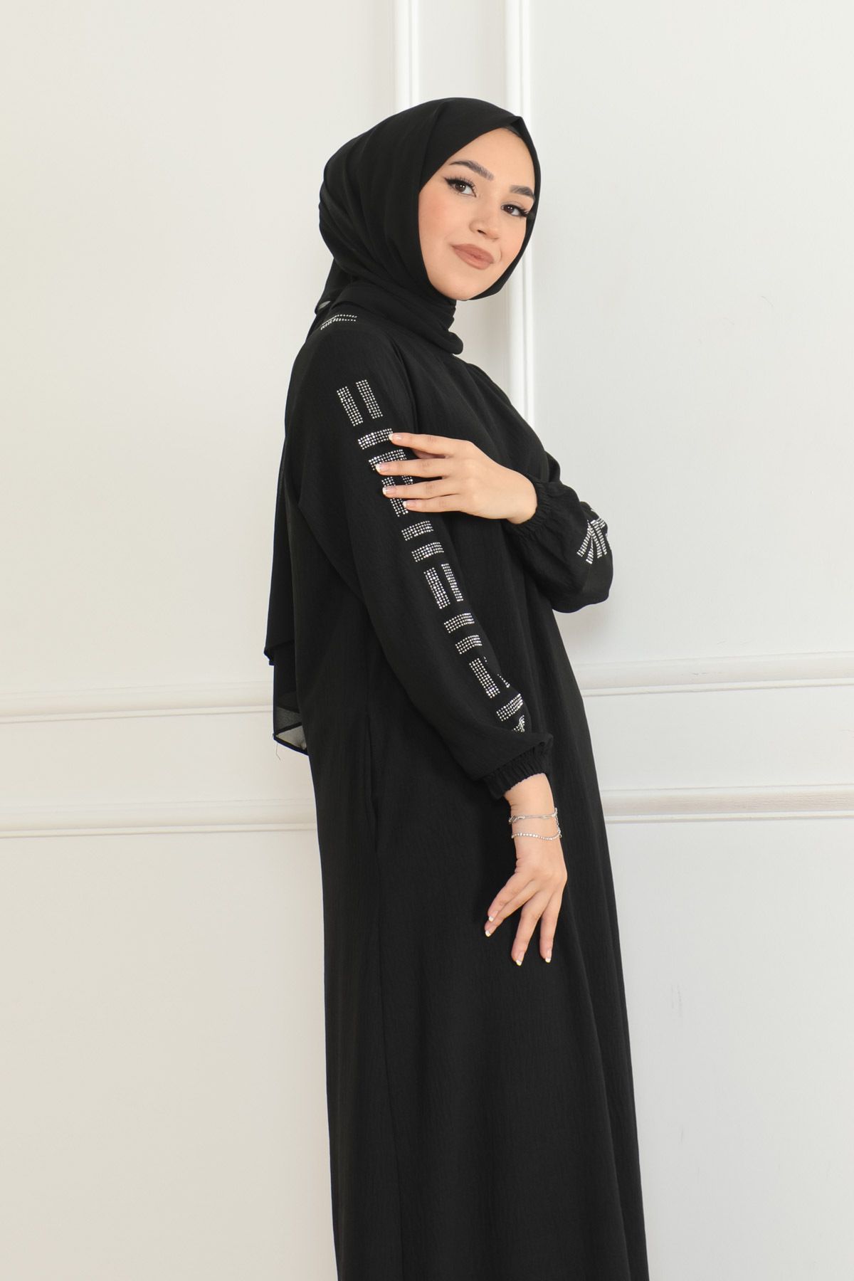 کلکسیون OKTAYUSTA فصل جدید سنگ سیاه با جزئیات Abaya