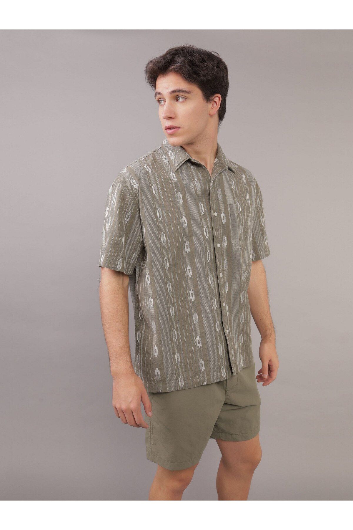 AMERICAN EAGLE-AE Button-Up Poolside Shirt 1