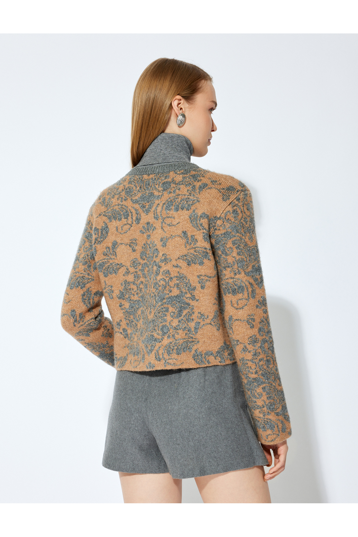 Koton  X Şahika Ercümen - Parıltılı Floral Desenli Taşlı Düğme Detaylı Uzun Kollu Bisiklet Yaka - Görsel 4