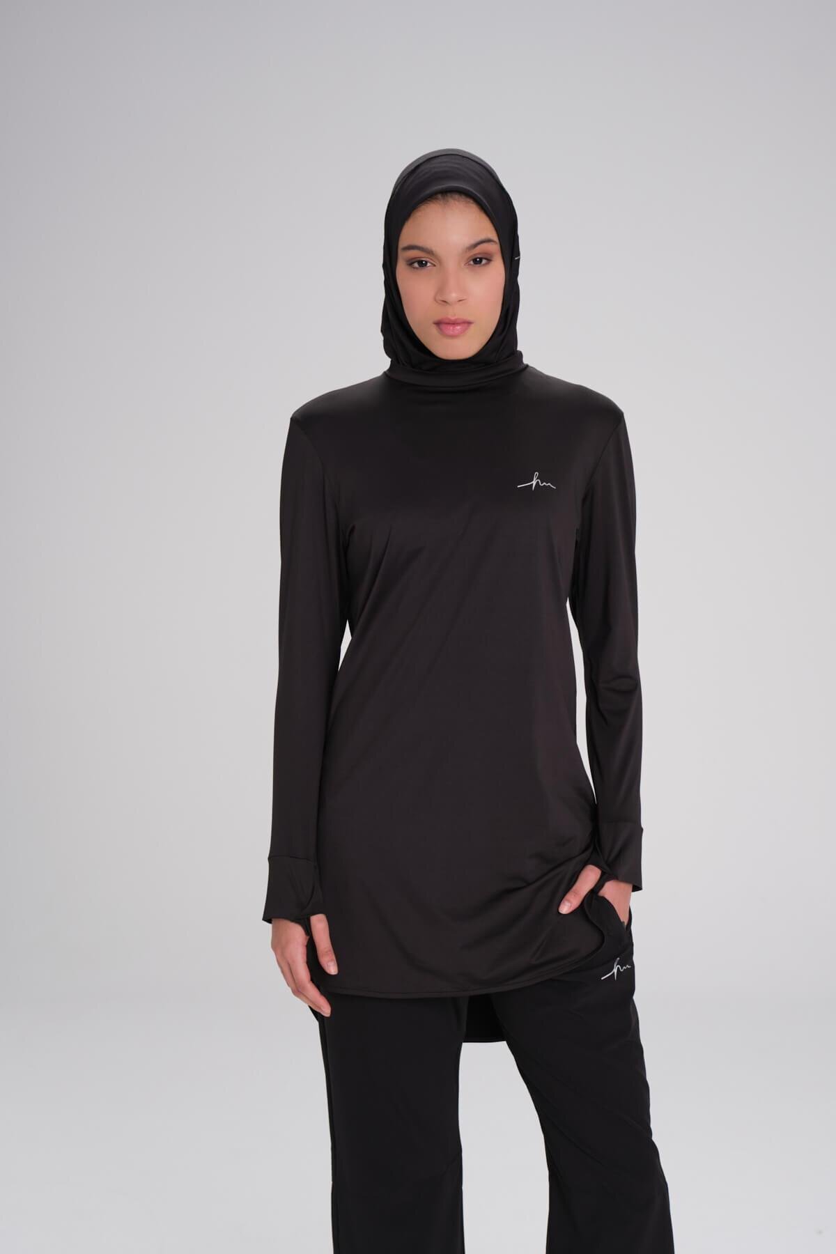 تي شيرت تدريب حجاب أسود بأكمام طويلة ورقبة دائرية...