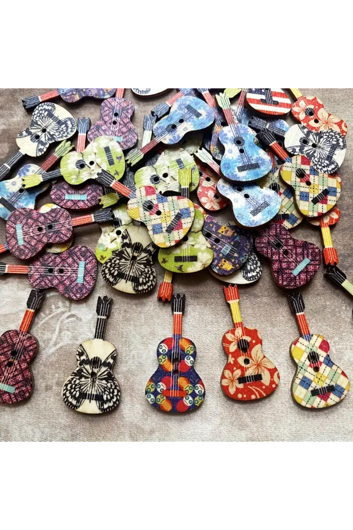 Müzik Tutkunları İçin  Renkli Gitar Desenli Ahşap Düğme Seti 20 Adet