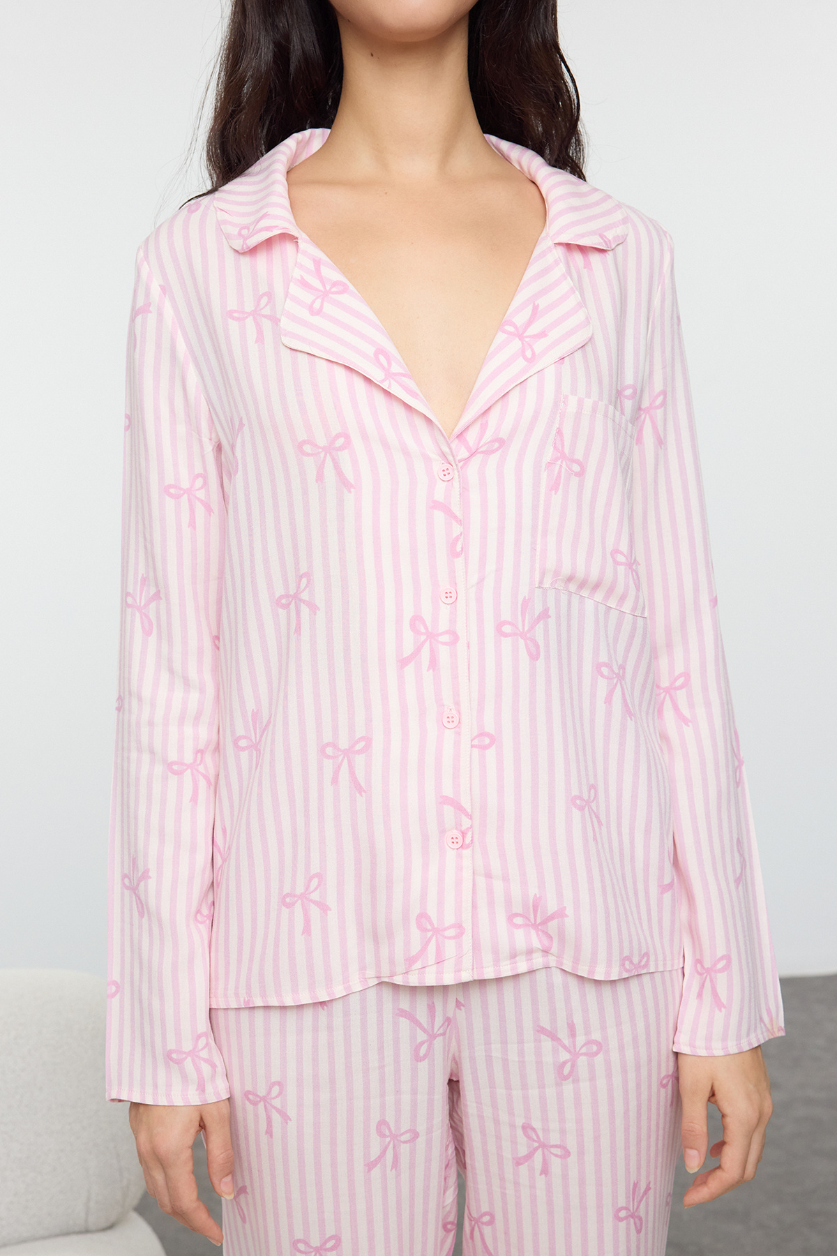 Trendyolmilla  Açık Pembe Kurdele/Fiyonklu Viskon Dokuma Pijama Takımı THMAW21PT0936 - Görsel 3