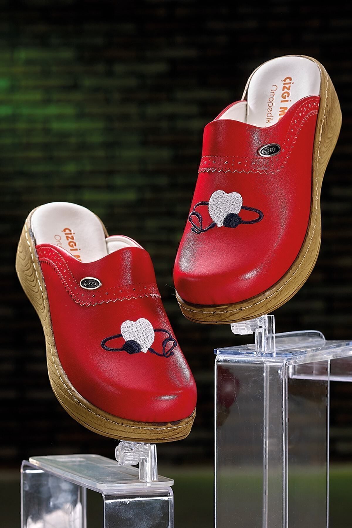 viva chaussons brodés rouges chaussons orthopédiques médecin infirmière hôpital
