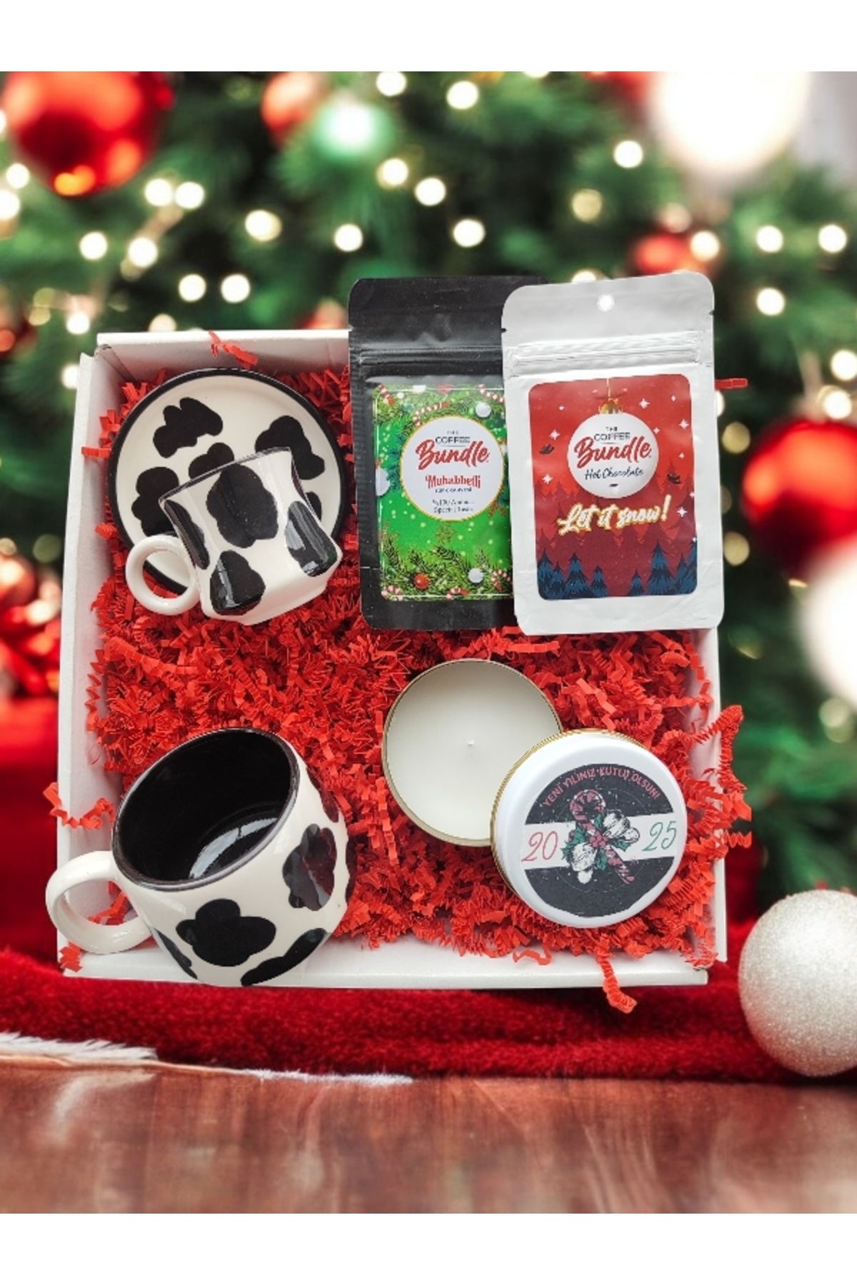 set de tasses à café et mugs faits main chocolat chaud café turc et bougie parfumée à la vanille dans un coffret nouvel an
