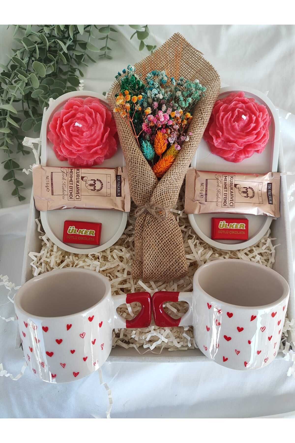coffret double en céramiquechocolatcaféprésentation en bétonbougie en pivoinefleurs sèches