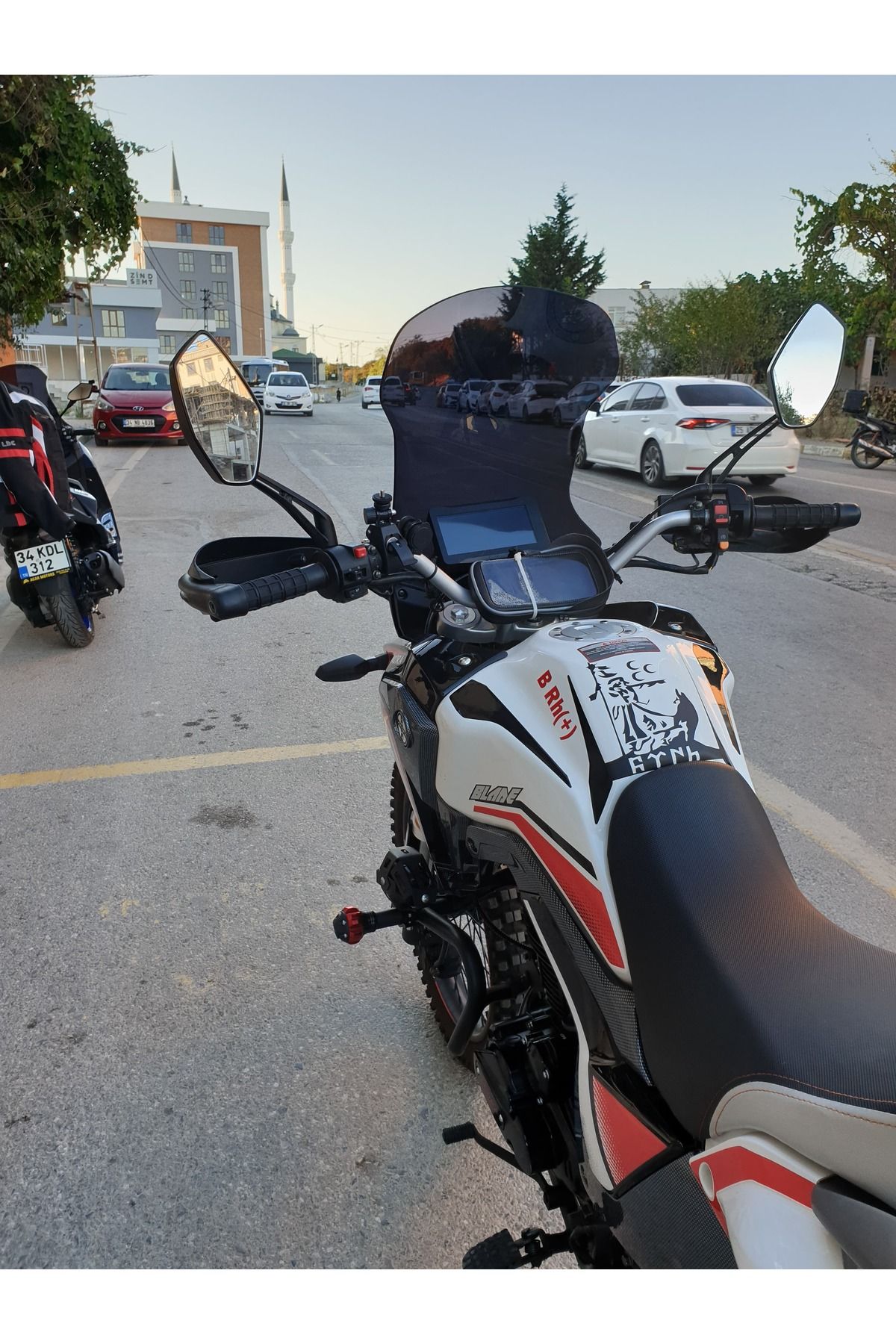 Arora CR 250 Siperlik Ön Cam 2025 Model 55cm Siyah Renkli 4mm