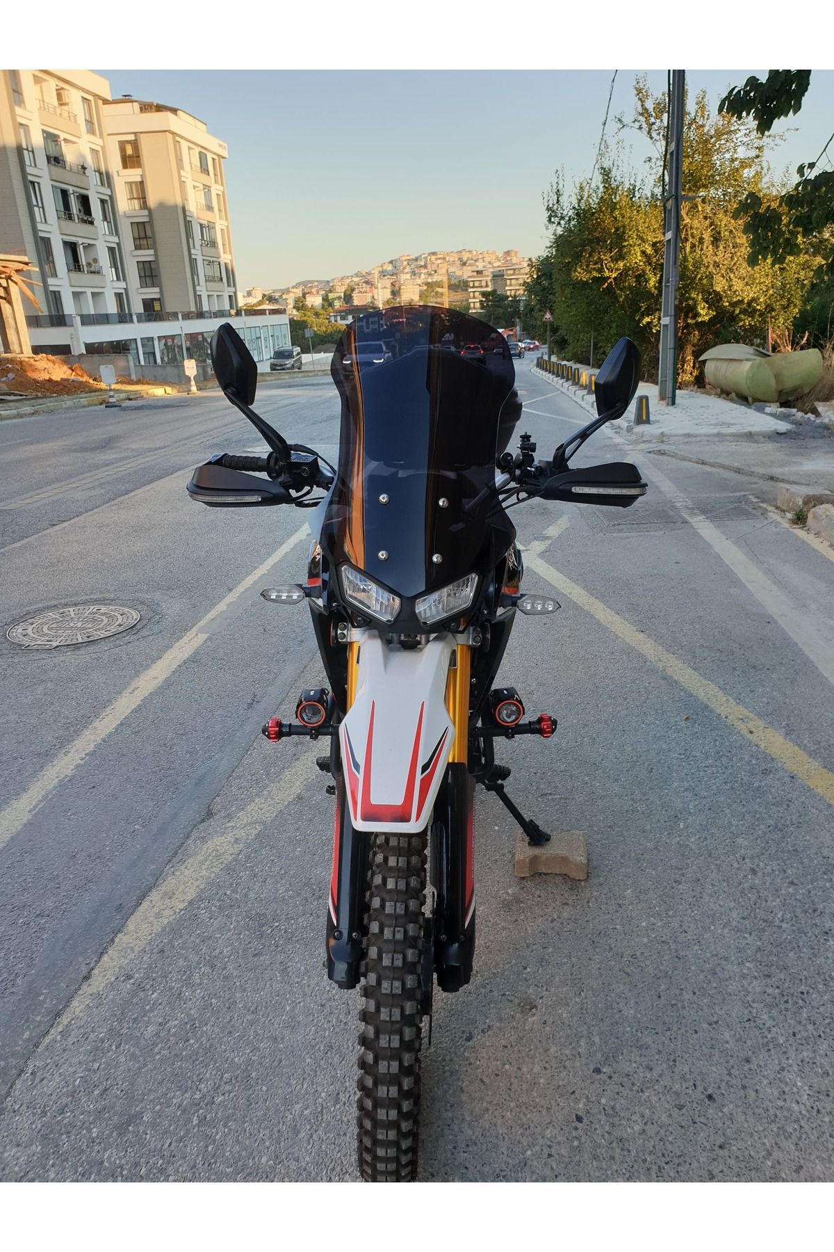 Arora CR 250 Siperlik Ön Cam 2025 Model 55cm Siyah Renkli 4mm