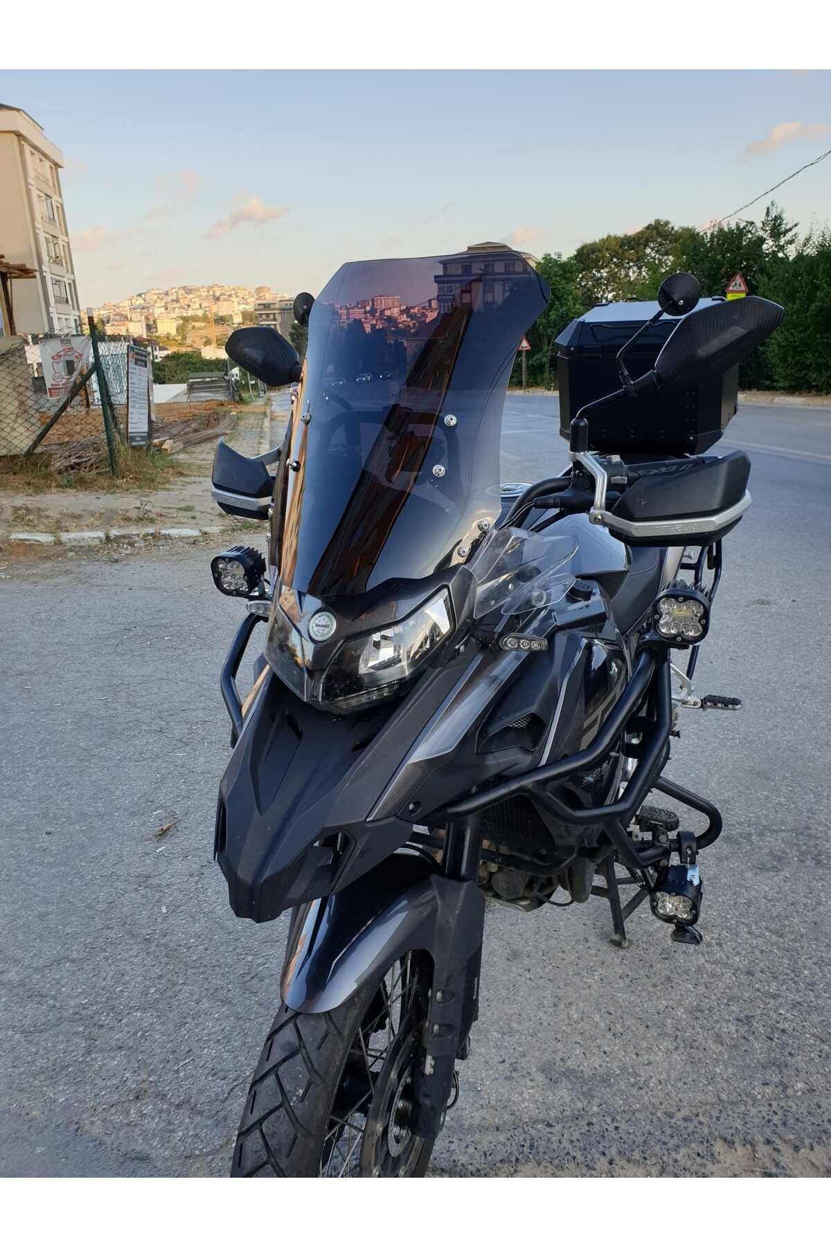 Benelli TRK 502 X Siperlik Ön Cam 2017-2025 Model 54cm Siyah Renkli 4mm UZUN CAM