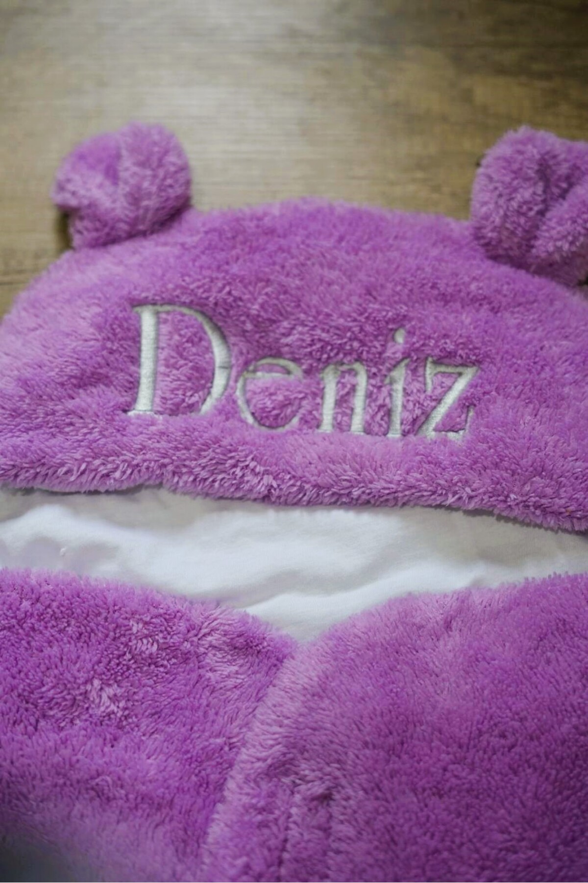 tinykiddesign Bebek Dış Kundak Uyku Tulumu Kişiye Özel Nakışlı Kıvırcık Wellsoft Peluş Ayıcık Kulaklı Lila Mor fotoğrafı 7 (önizleme)