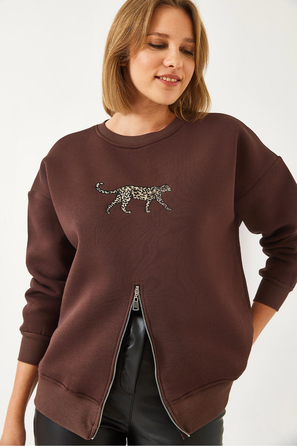 Bianco Lucci-Women's Three Thread Raised Front Zippered Leopard Printed Sweatshirt 60351258 4