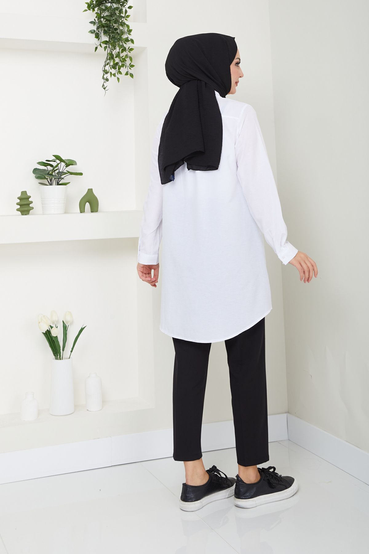 Eliva  Kadın Beyaz Terikoton Gizli Düğmeli Boyfriend Tesettür Gömlek - Görsel 4