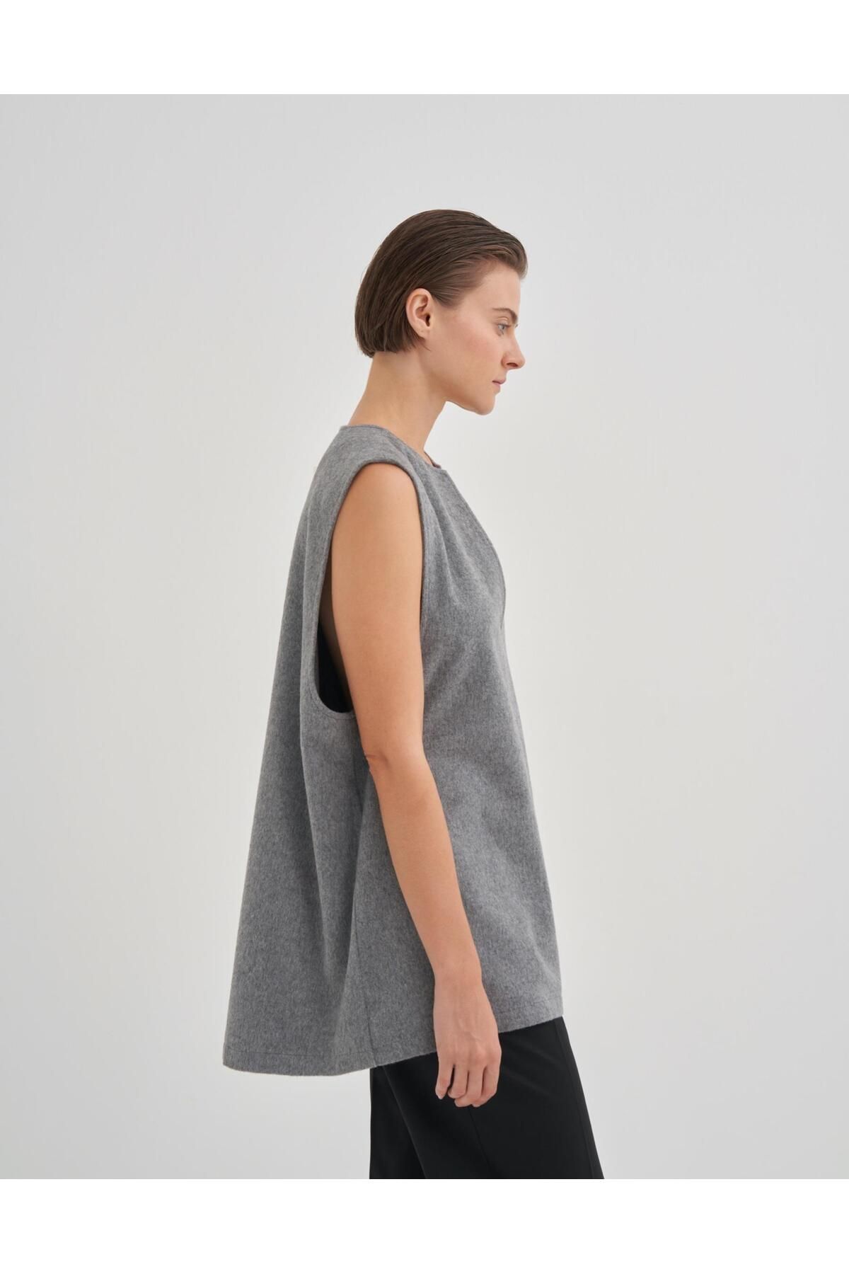 QOOQ STORE-Gray Qooq Oroka Sweater 2