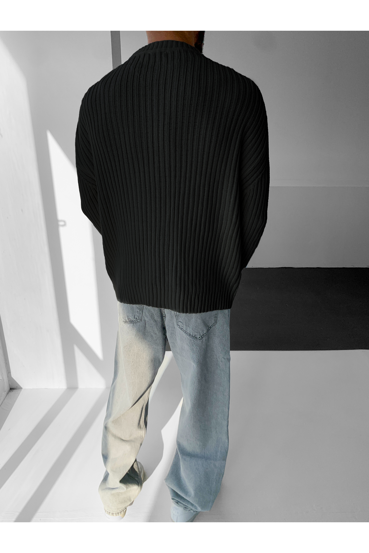 NO1 KONSEPT  Siyah Bol Kalıp Fitilli Bisiklet Yaka Örme Kazak - Görsel 3