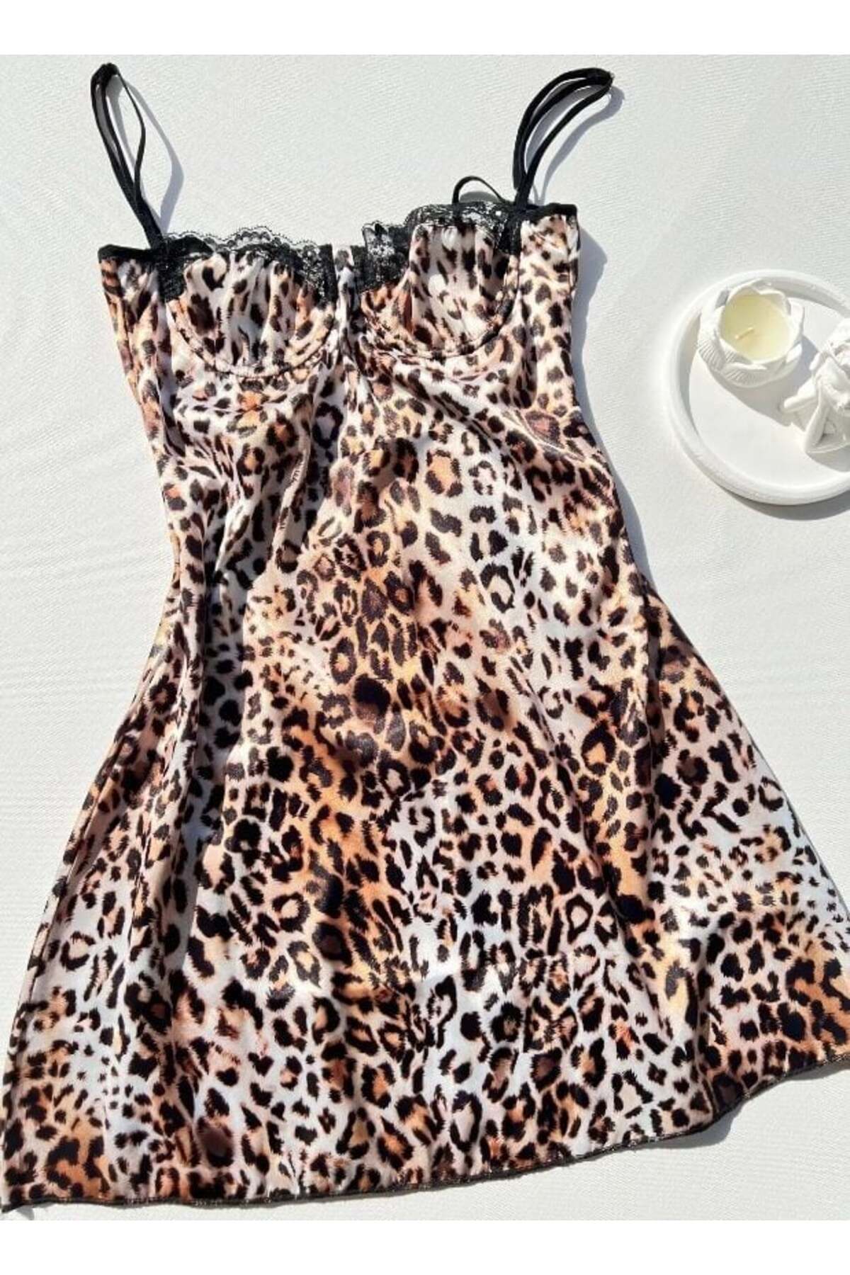 KARAZ Göğüs Dantel Detaylı Saten Gecelik - LEOPAR-L