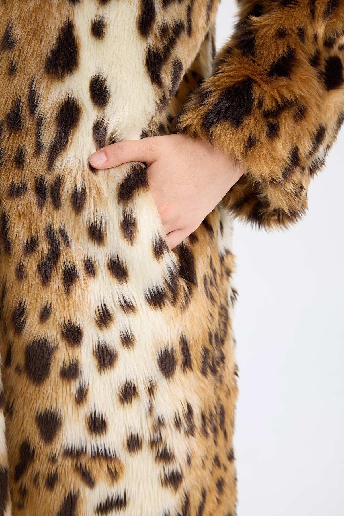 DeFacto-Relax Fit Leopard Print Jacket Collar Long Faux Fur Coat with Pockets D4005Ax24Wn 7