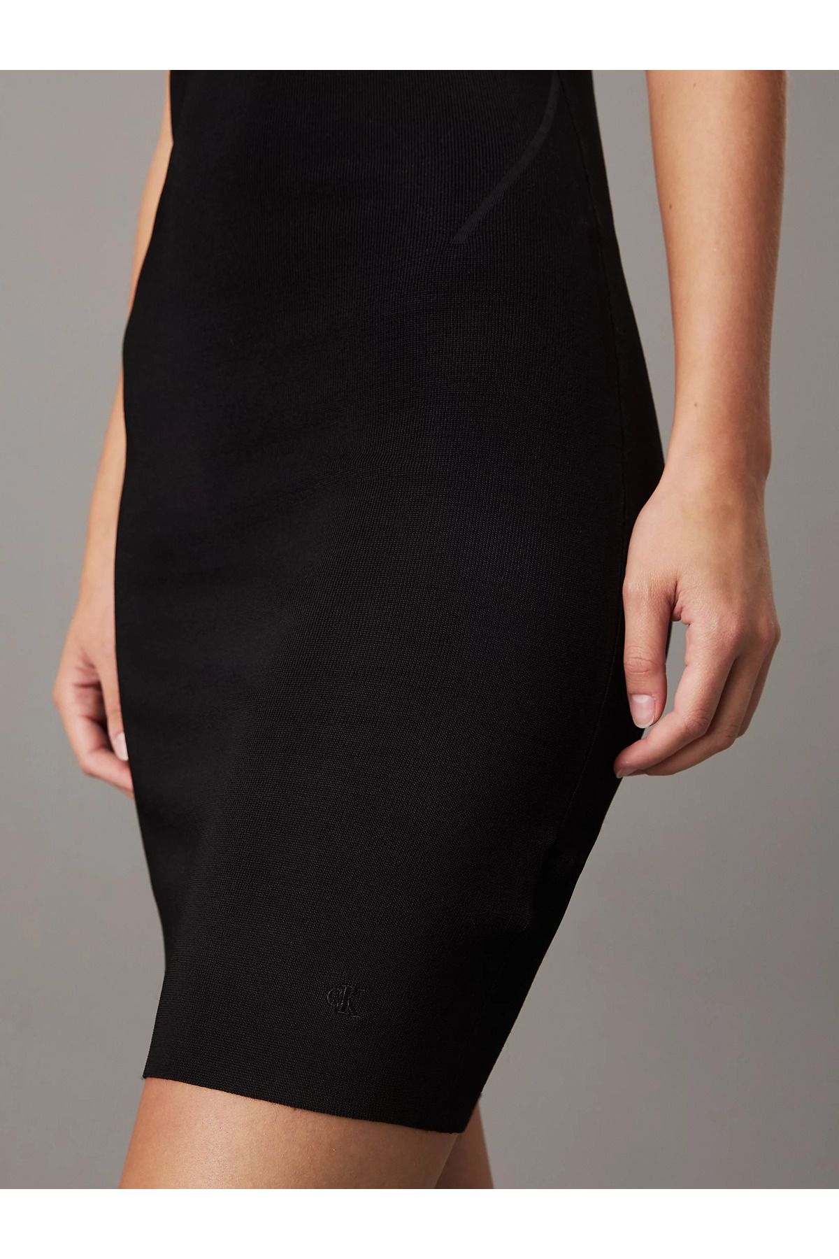 Calvin Klein-فستان نسائي أسود بقصة ضيقة ورقبة دائرية - حبال، قصير - J20J 224839 -بيه 3