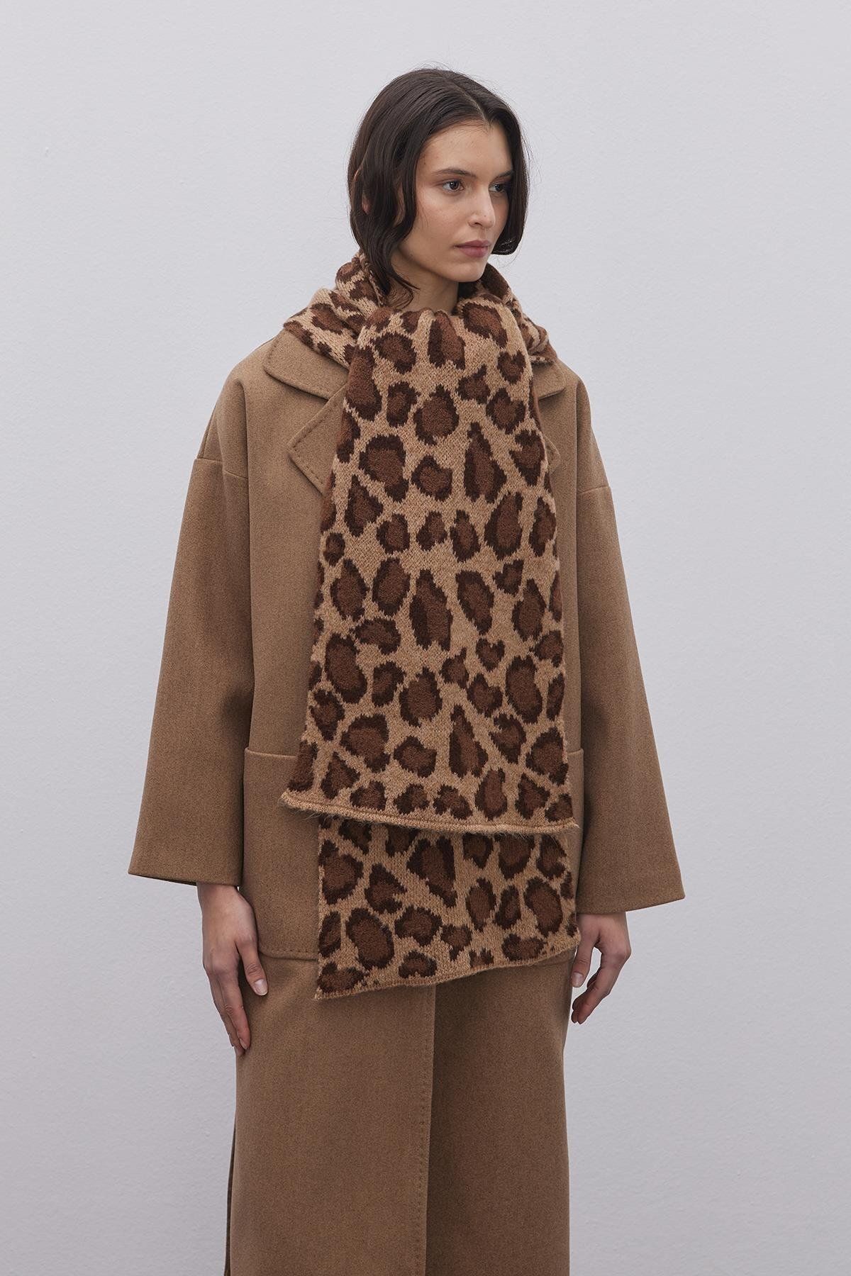 Fahhar-Brown Leopard Patterned Scarf 6