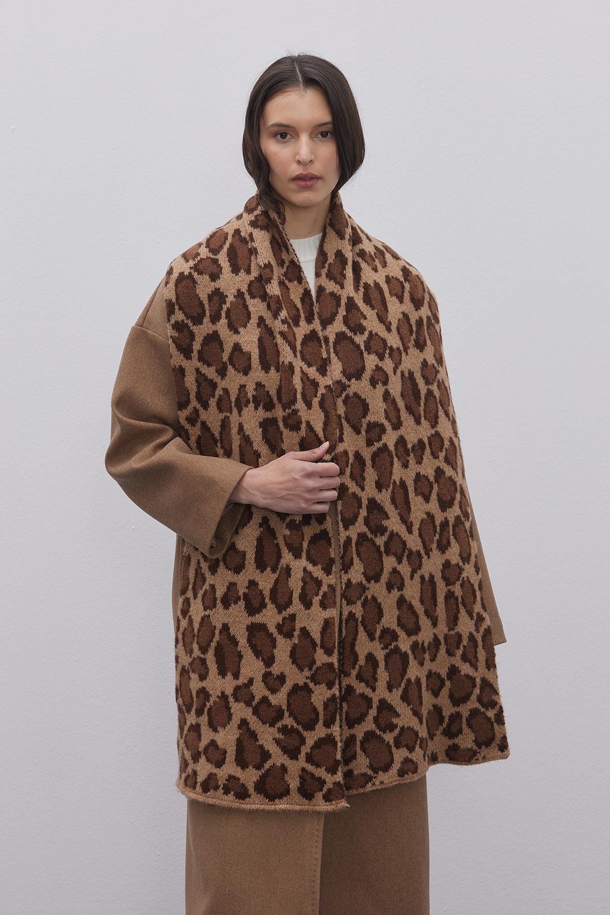 Fahhar-Brown Leopard Patterned Scarf 5