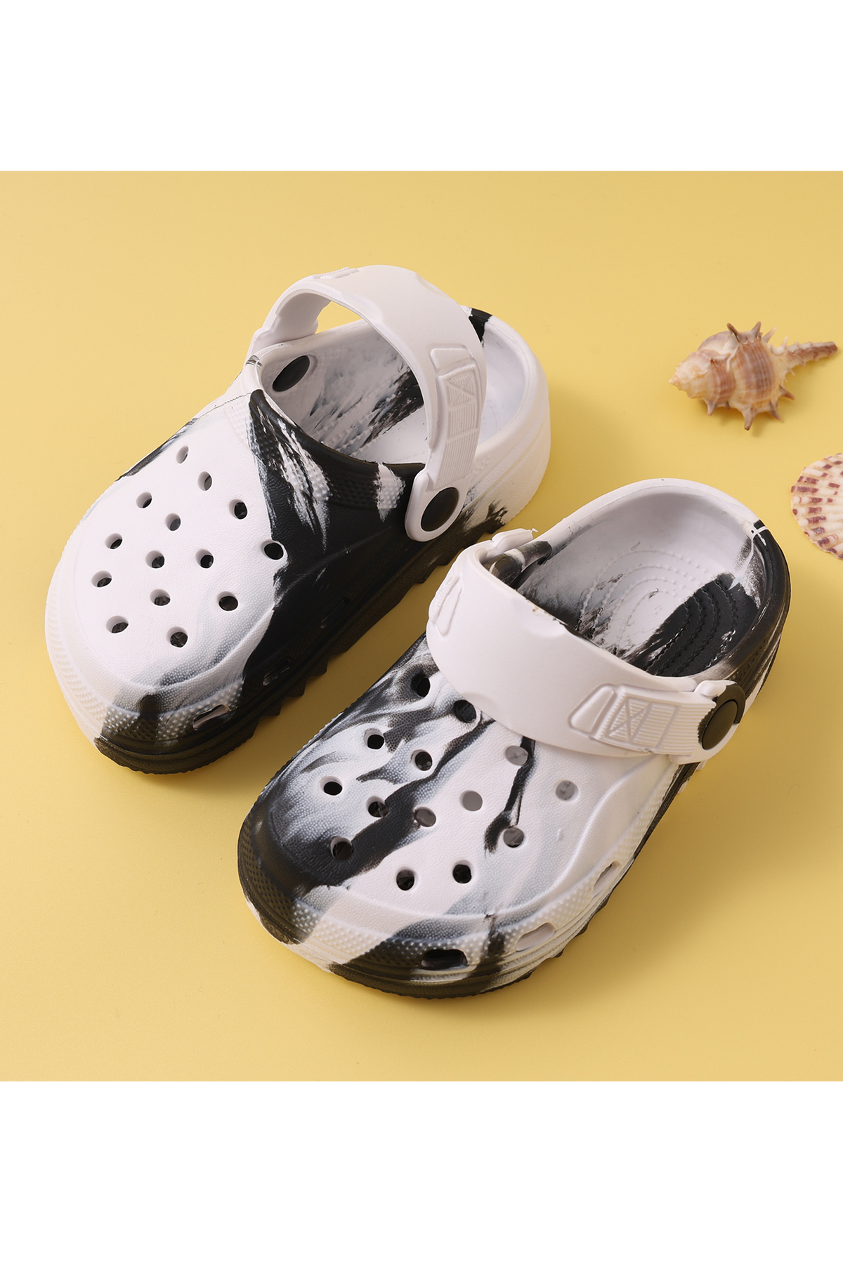 SAPS-Tie Dye Style Clogs -  Black 2