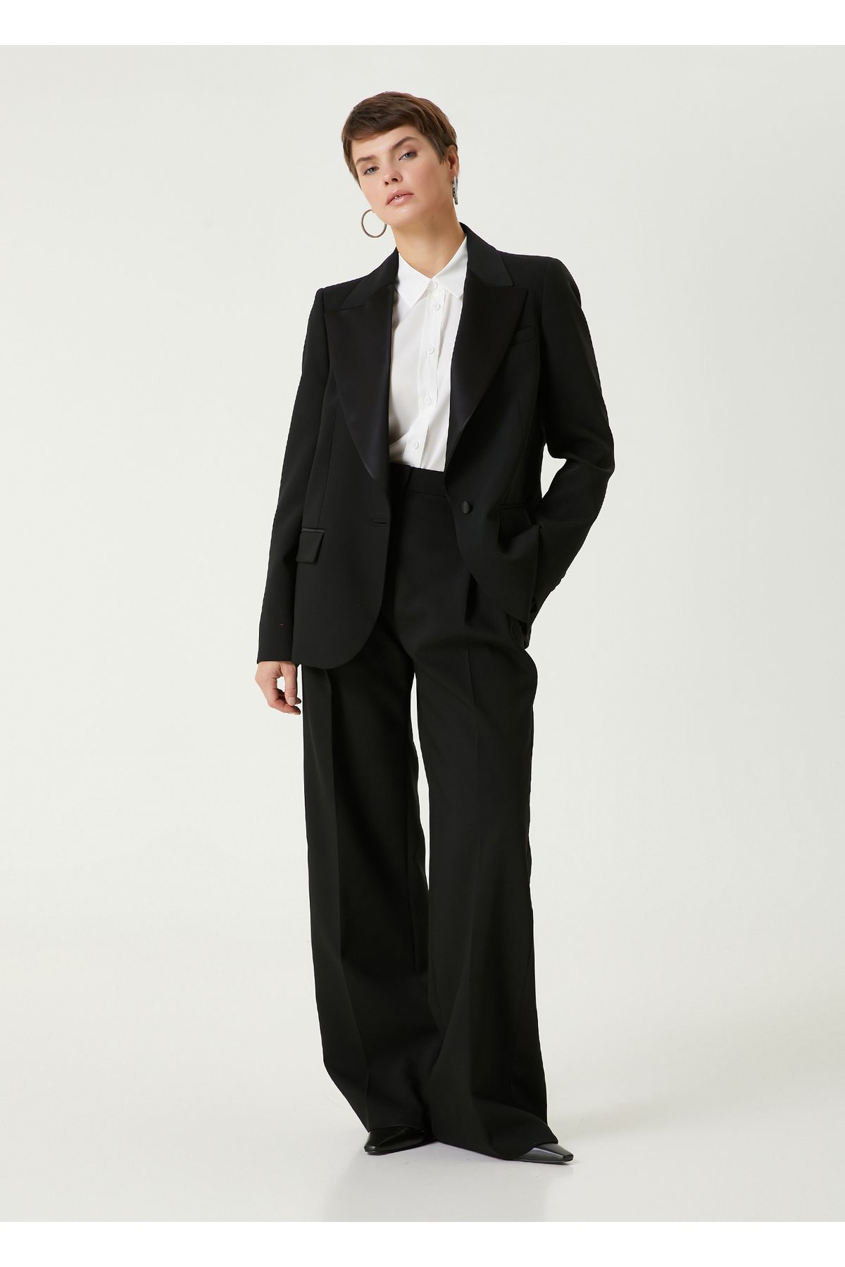Academia-Black Satin Collar Tuxedo Jacket Size: 40 3