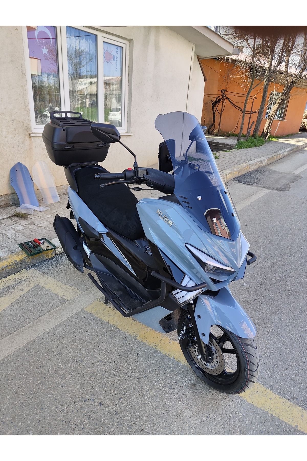 Küba Chia 125 Siperlik Ön Cam 2023-2025 Model 55cm Füme Renkli 4mm KISA SPOR CAM