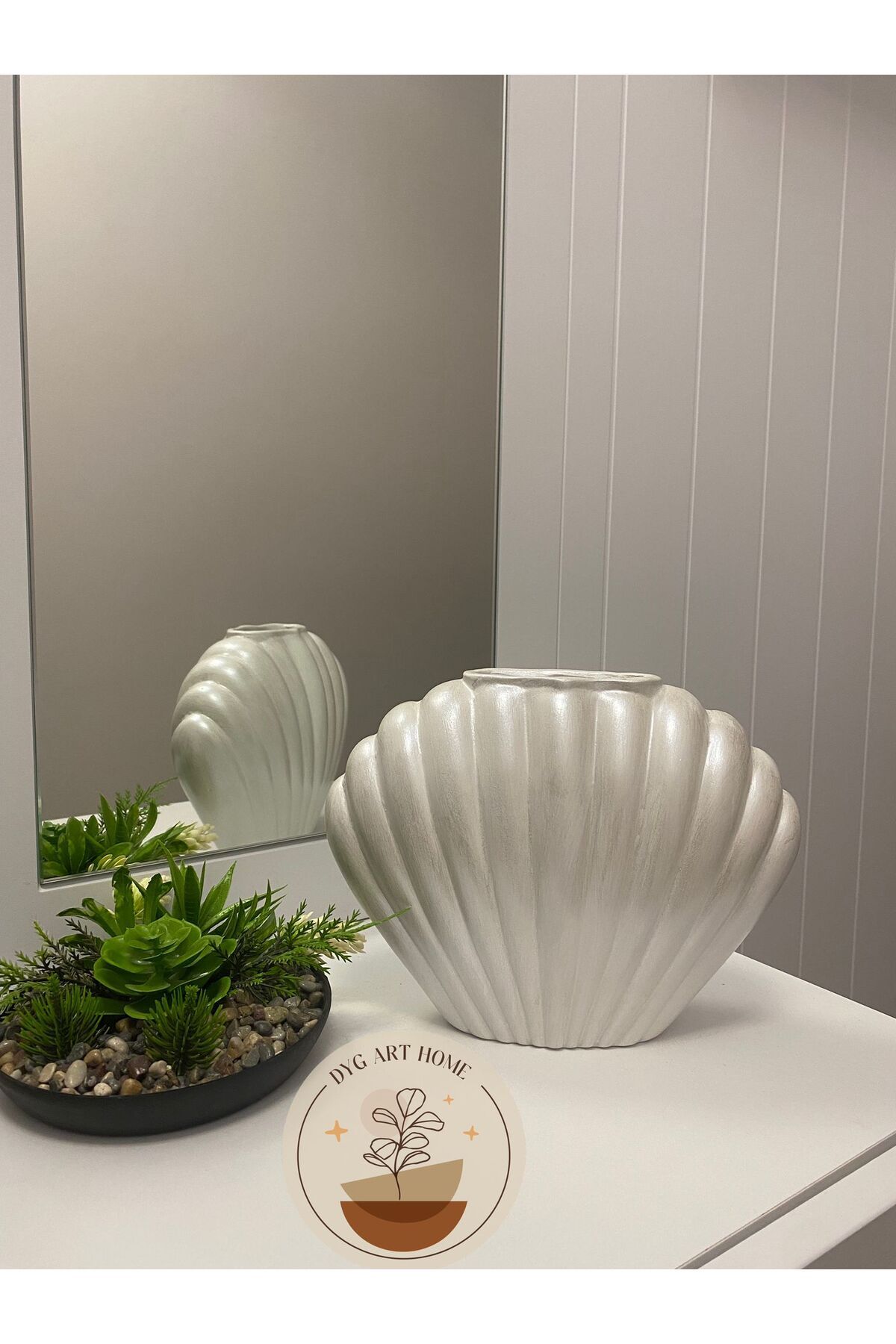 DygArtHome-White Ceramic Mussel Vase - 17X22 cm 1