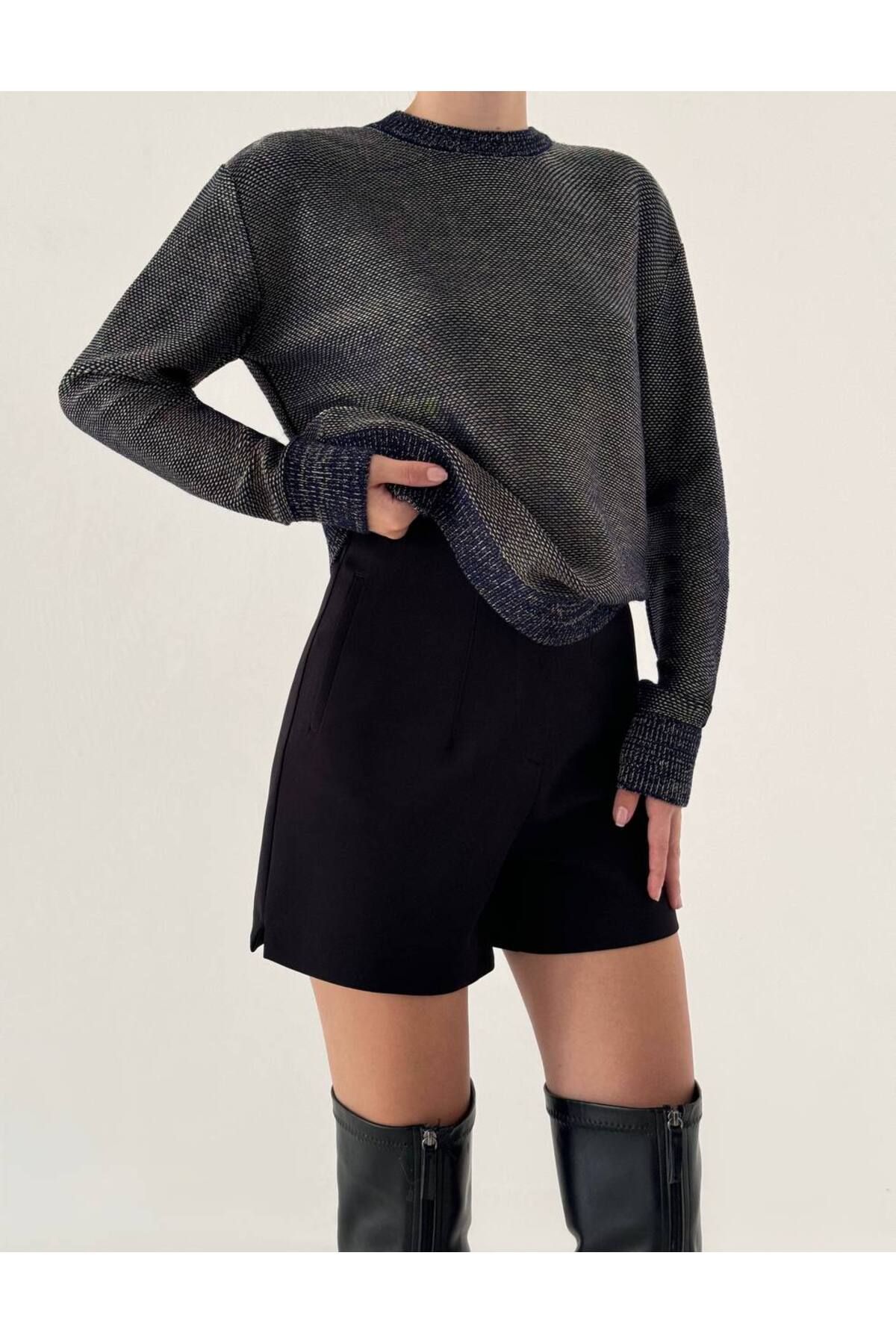 Melike Bakar Boutique-Crew Neck Reverse Knit Sweater 2