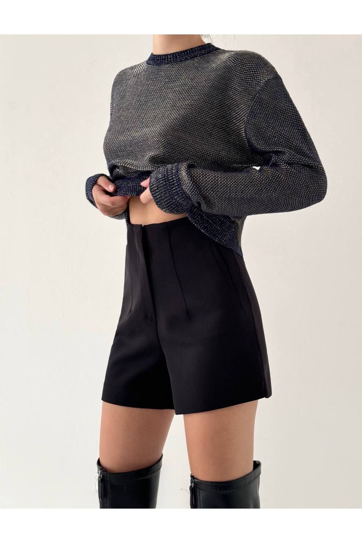Melike Bakar Boutique-Crew Neck Reverse Knit Sweater 3