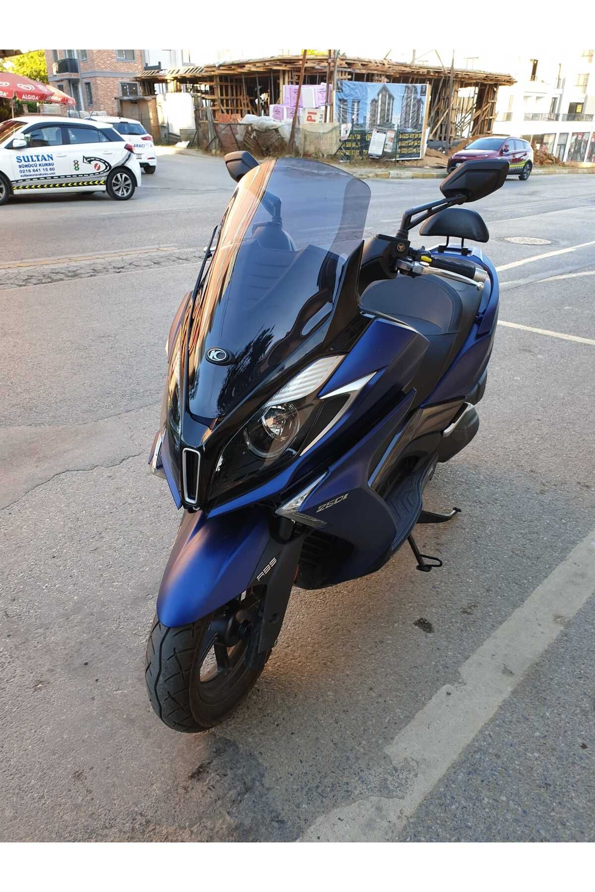 Kymco Downtown 250i Siperlik Ön Cam 2016 2025 Model 61cm Füme Renkli 4mm