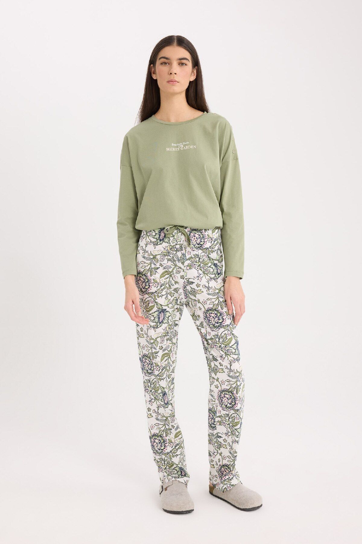 DeFacto-Pajama Set to Fall in Love - Regular Fit, Long Sleeve, Printed Top, Patterned Long Bottom E2893Ax24Au 2
